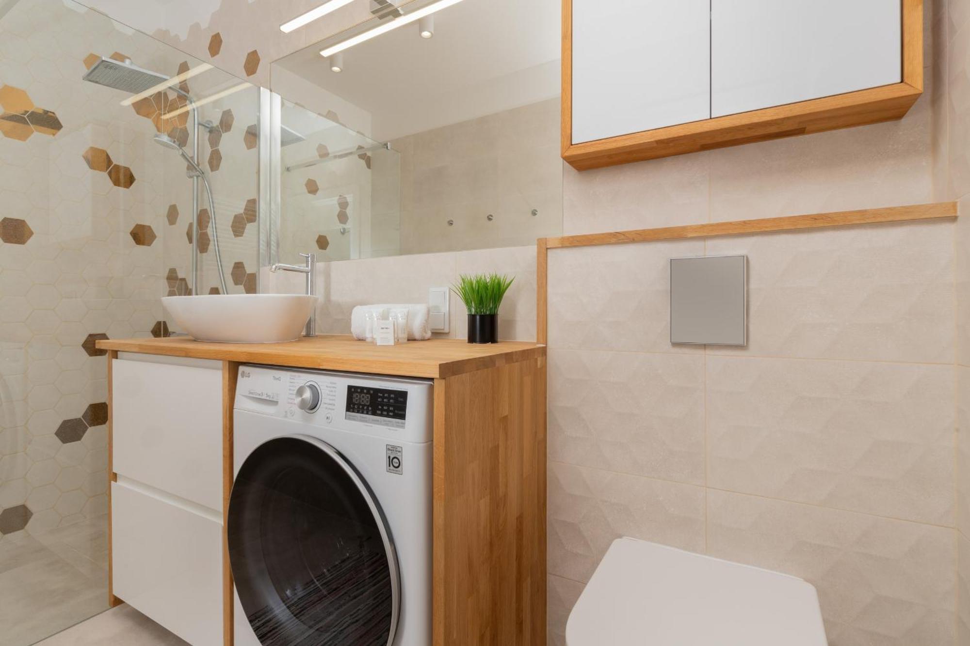 Nowa Letnica Z Parkingiem I Balkonem Przy Stadionie Polsat Arena By Renters Apartment