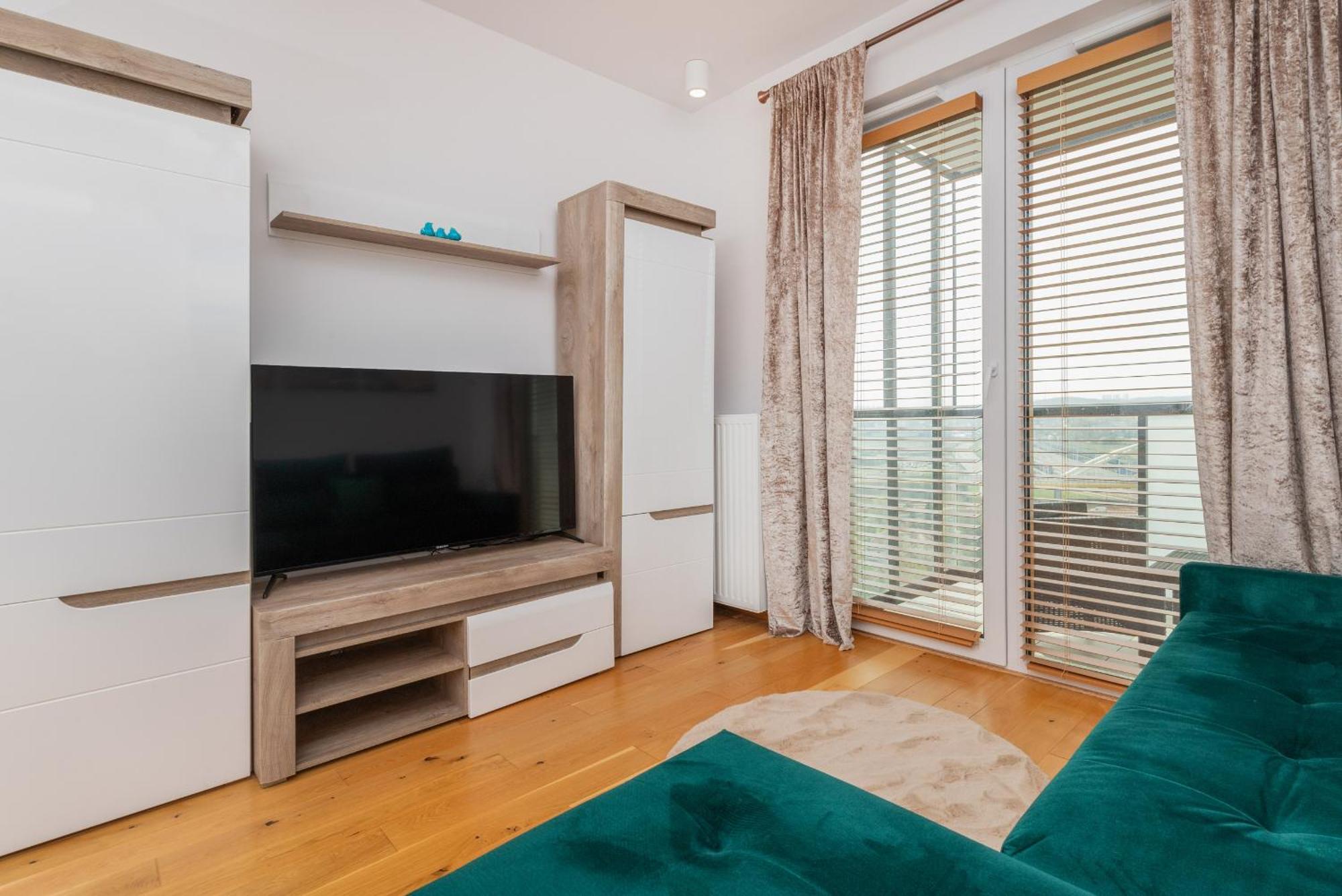 Nowa Letnica Z Parkingiem I Balkonem Przy Stadionie Polsat Arena By Renters