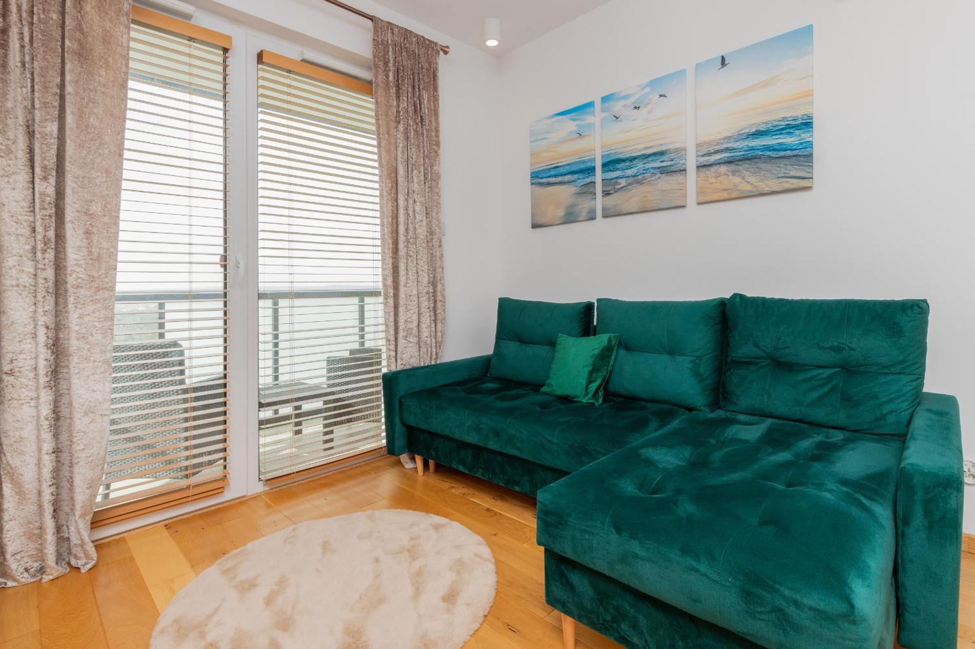 Nowa Letnica Z Parkingiem I Balkonem Przy Stadionie Polsat Arena By Renters Apartment