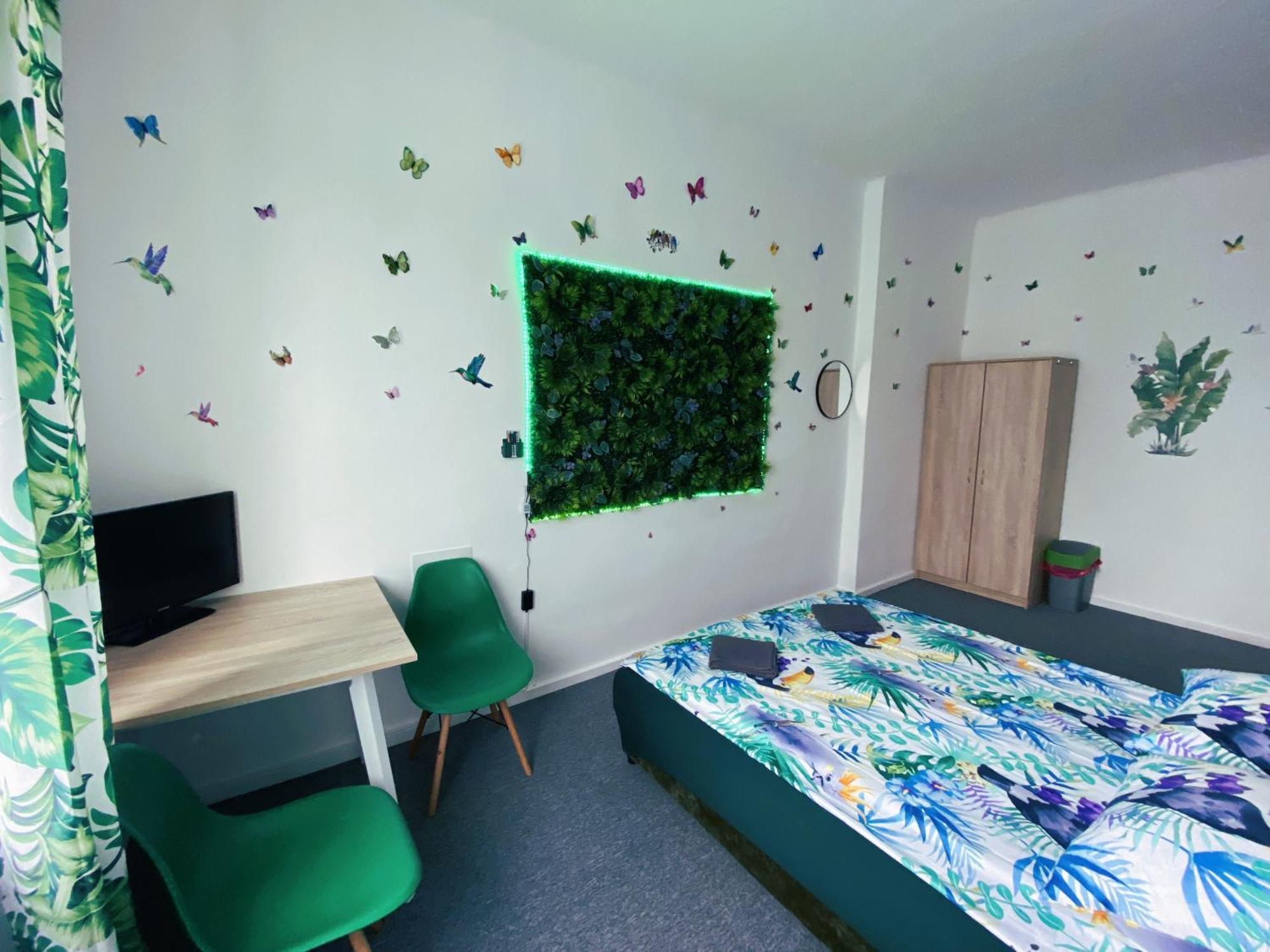 Jungle Apartment *