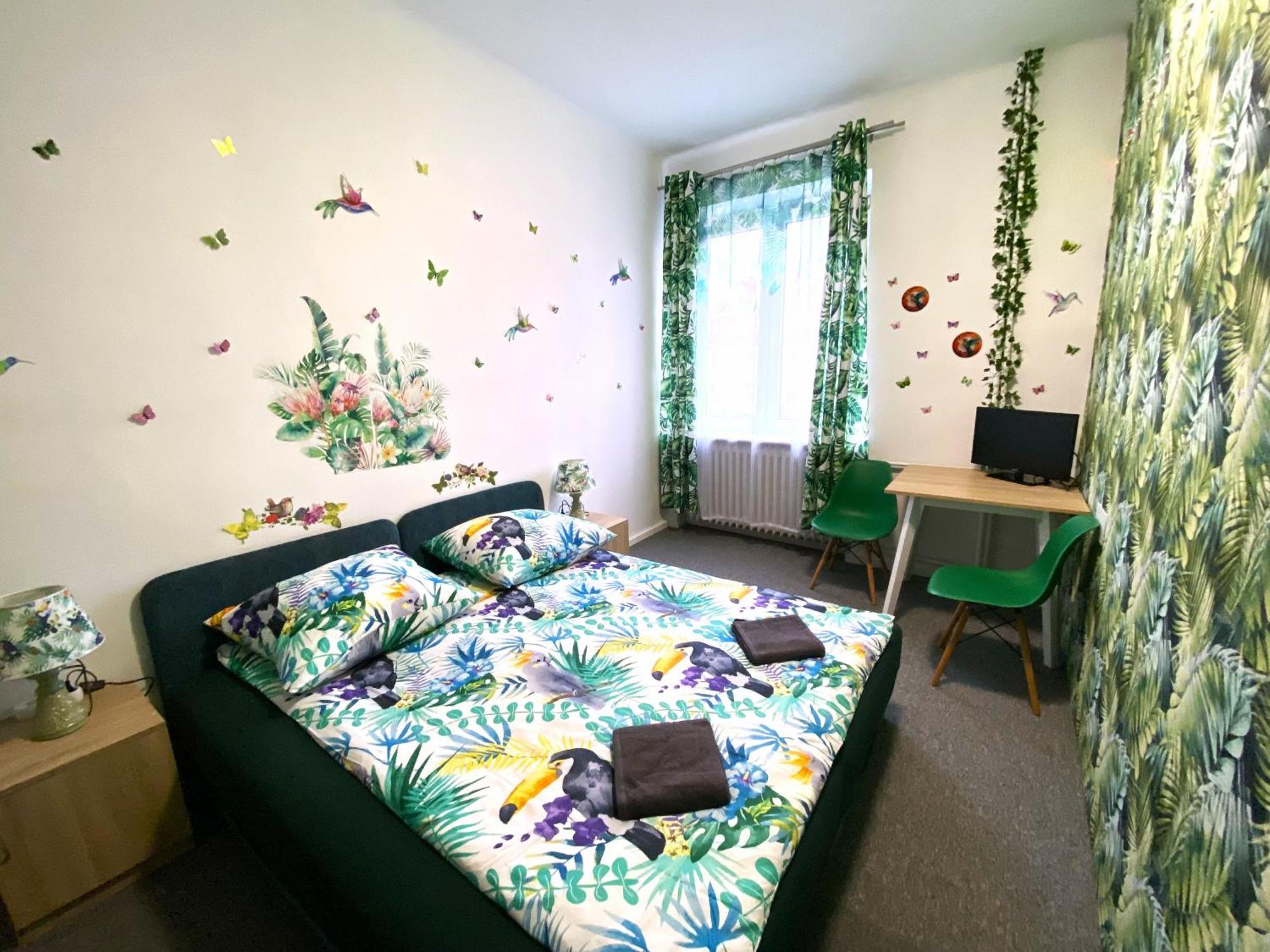 Jungle Apartment *