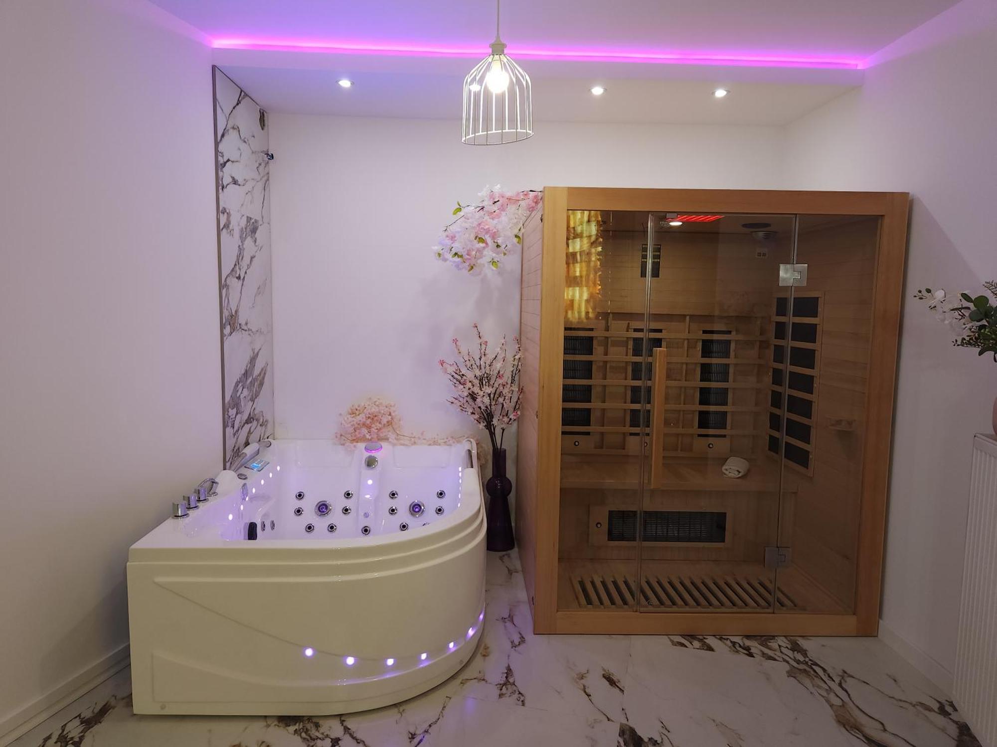 New In Gdansk! Red In The Heart Of - Bdsm - With A Luxury Jacuzzi And Access To A Sauna Apartment *
