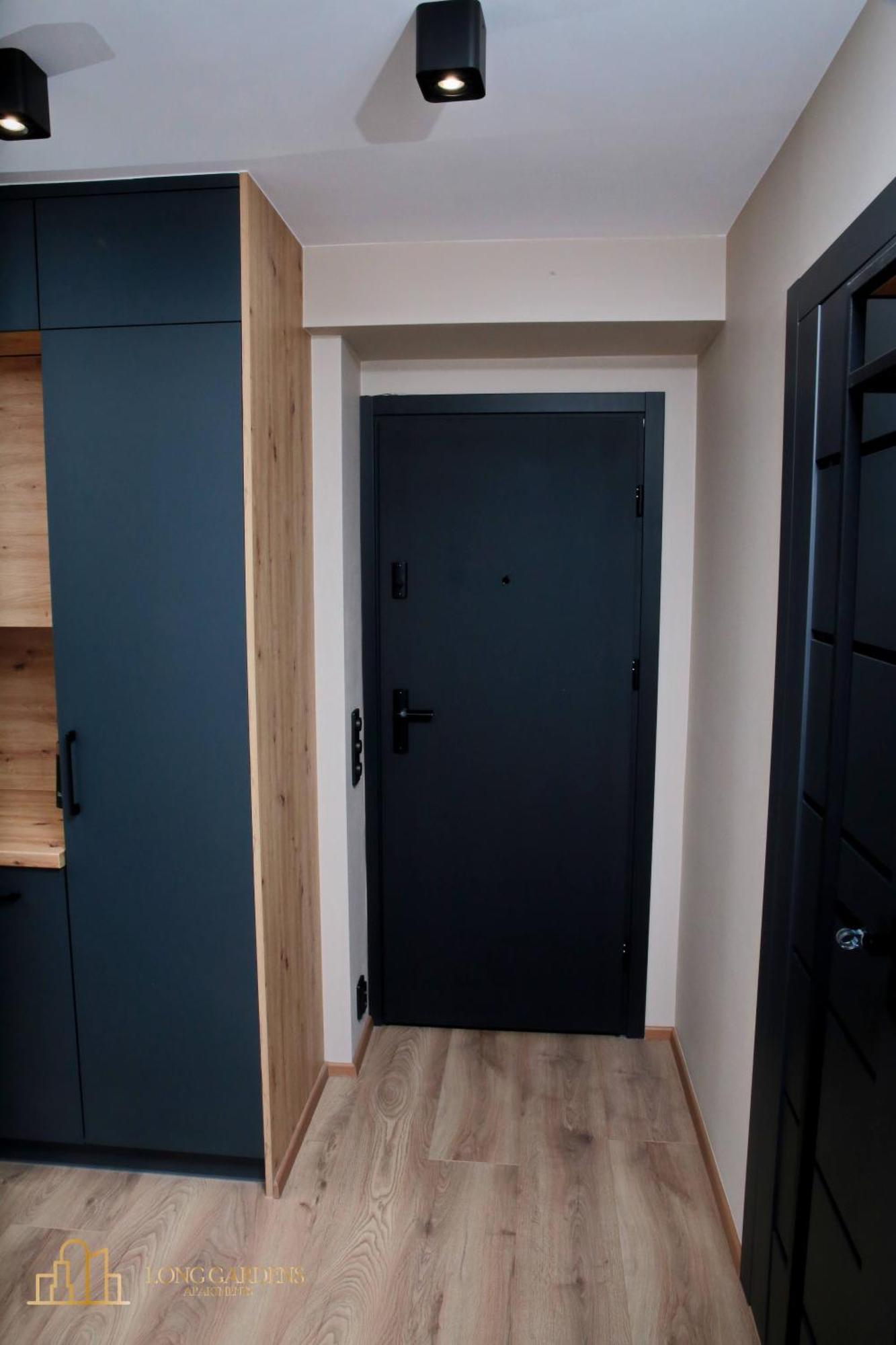 Long Gardens Premium Old Town Apartment