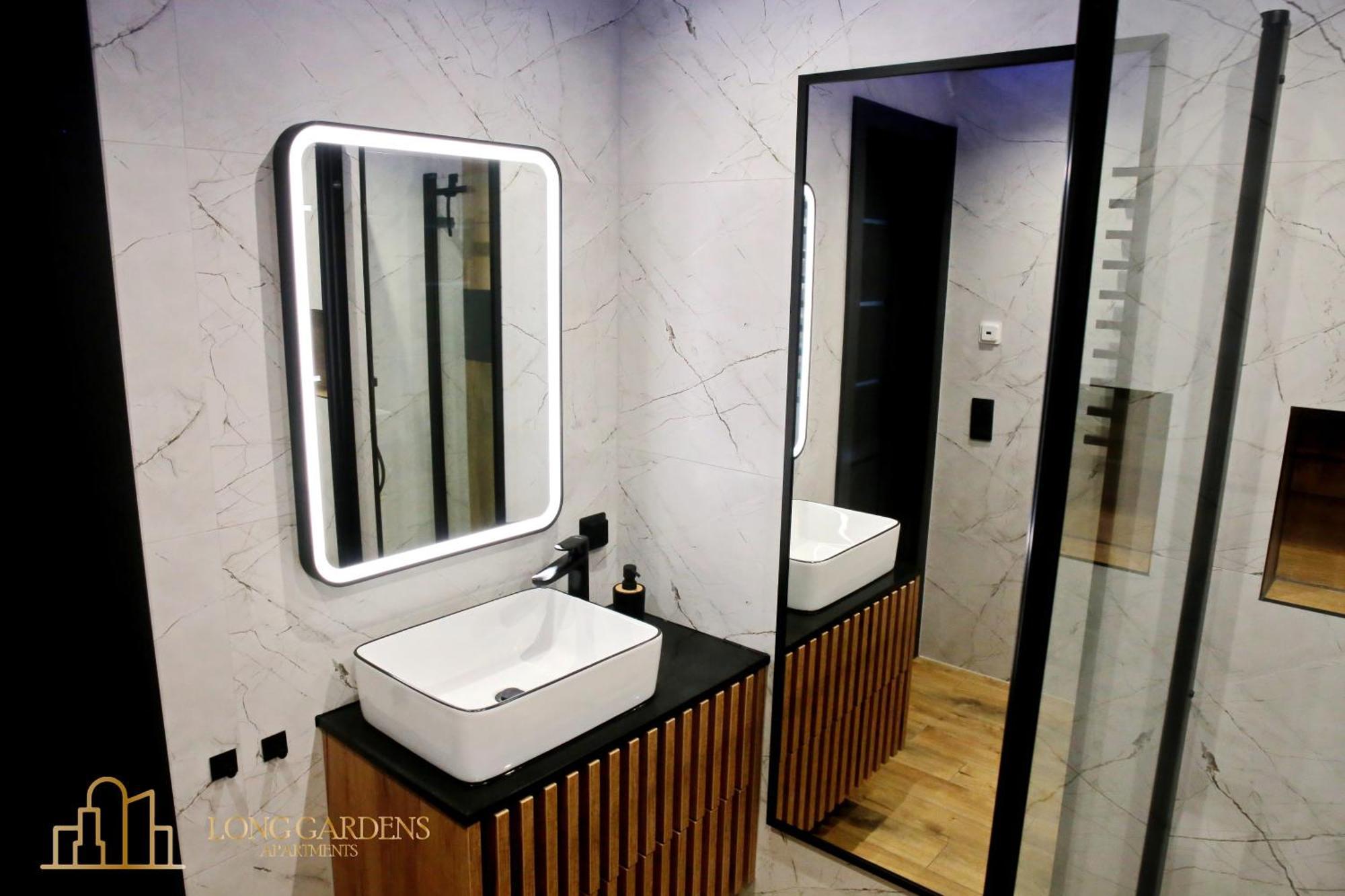 Long Gardens Premium Old Town Apartment