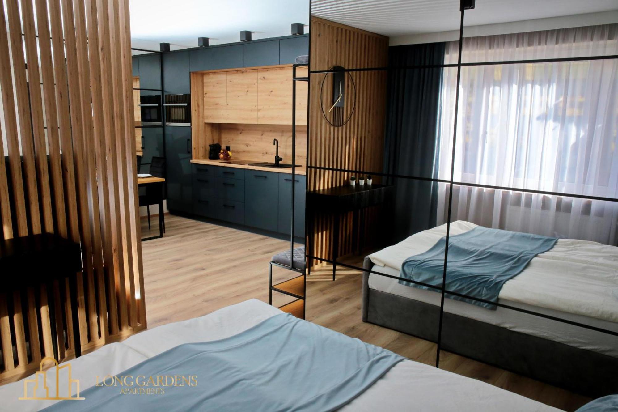 Long Gardens Premium Old Town Apartment