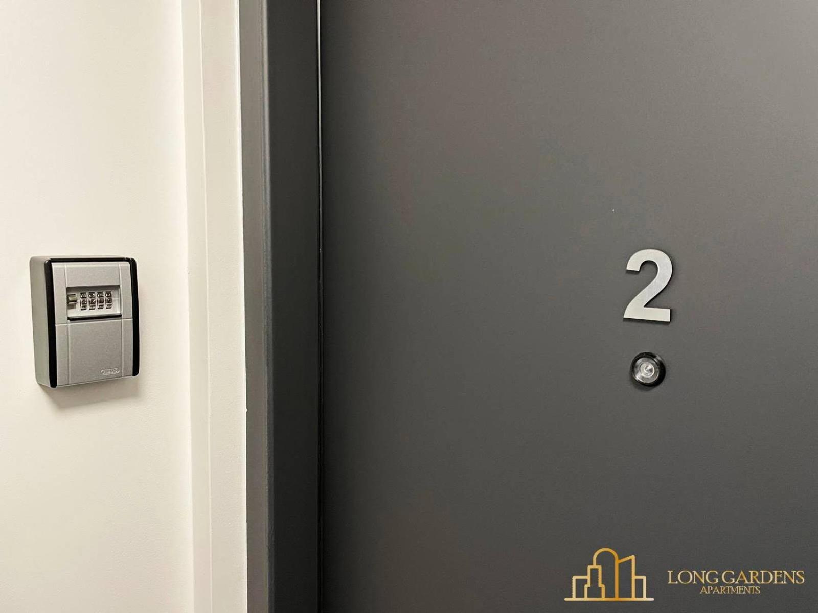 Long Gardens Premium Old Town Apartment