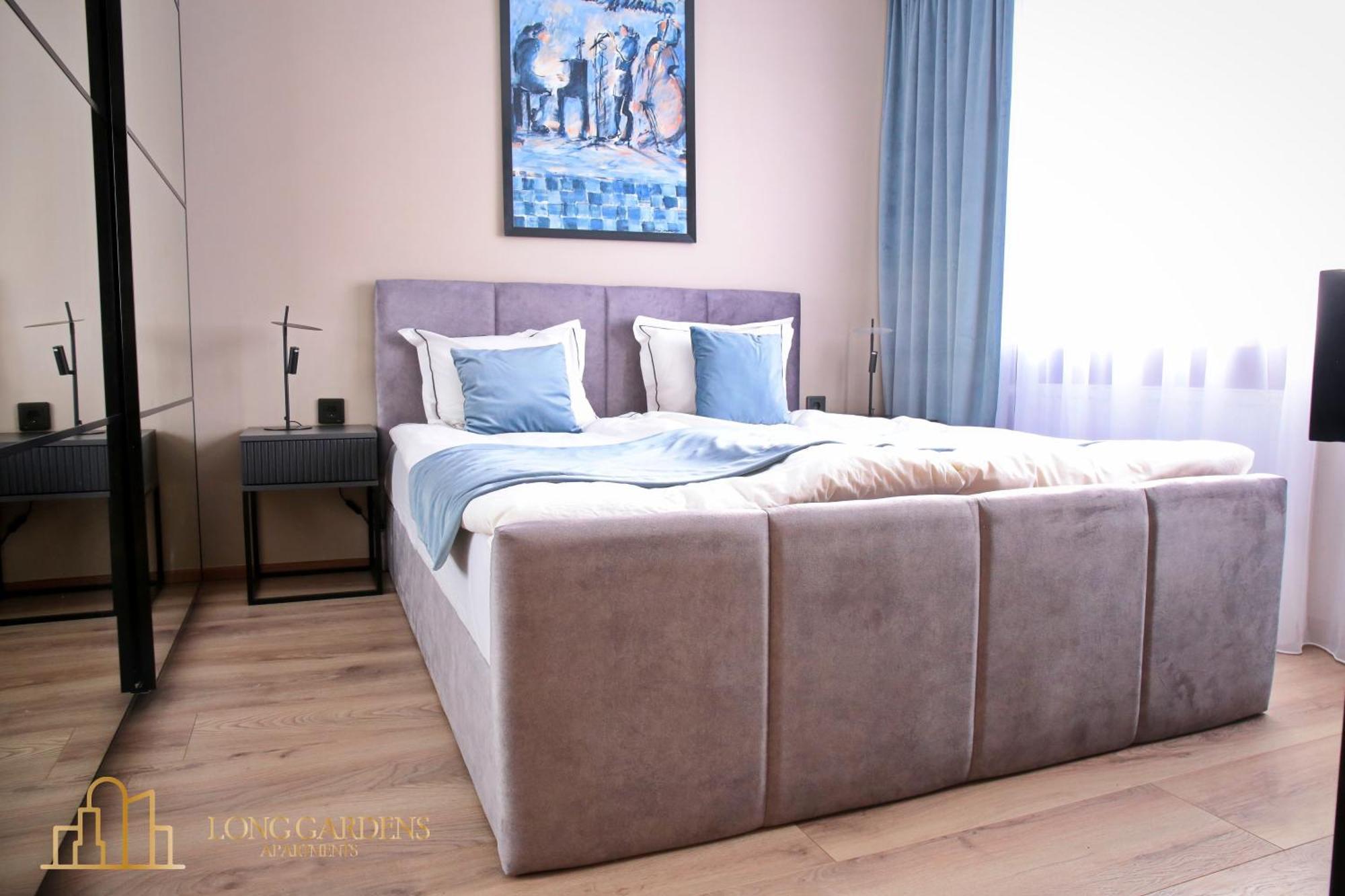 Long Gardens Premium Old Town Apartment *