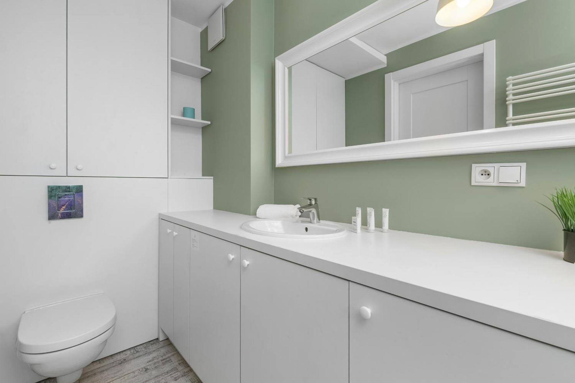 Modern In Center Near The River With Parking By Renters Leilighet Gdańsk