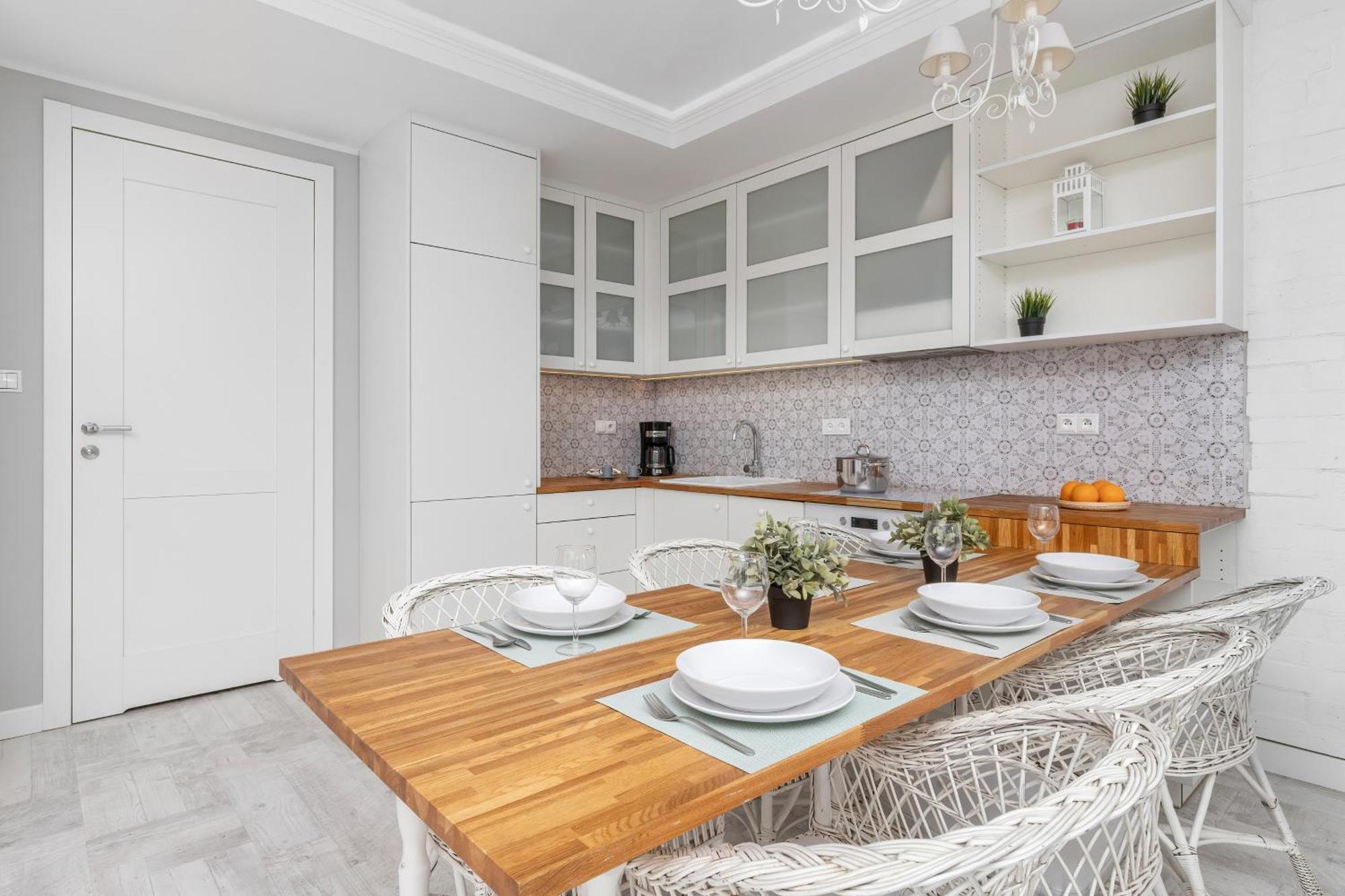 Modern In Center Near The River With Parking By Renters Leilighet