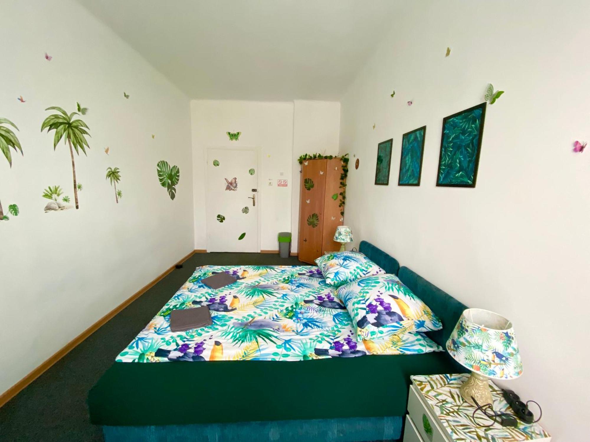 Apartment Jungle *