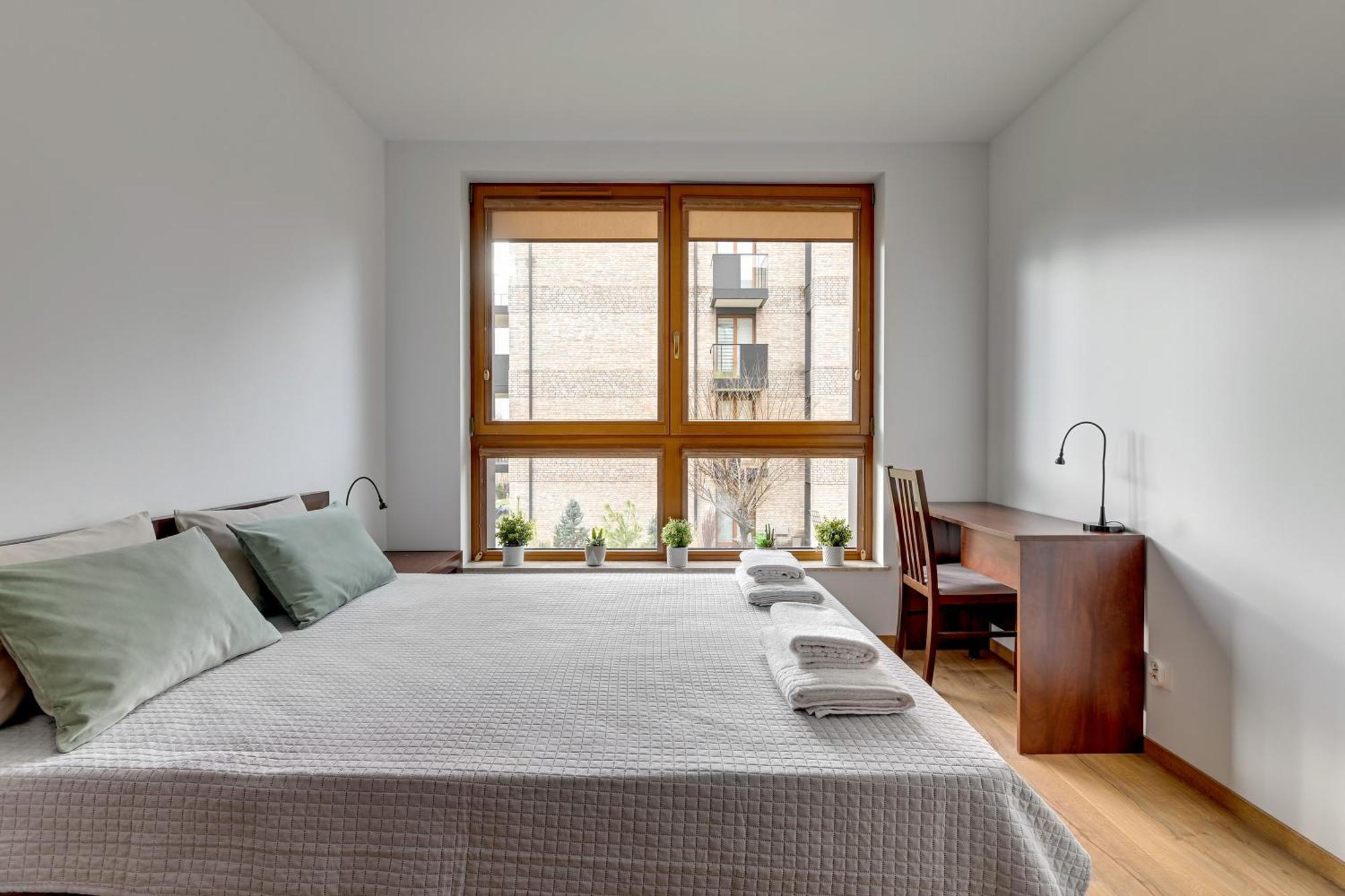 Apartment Front Park By Staywin *