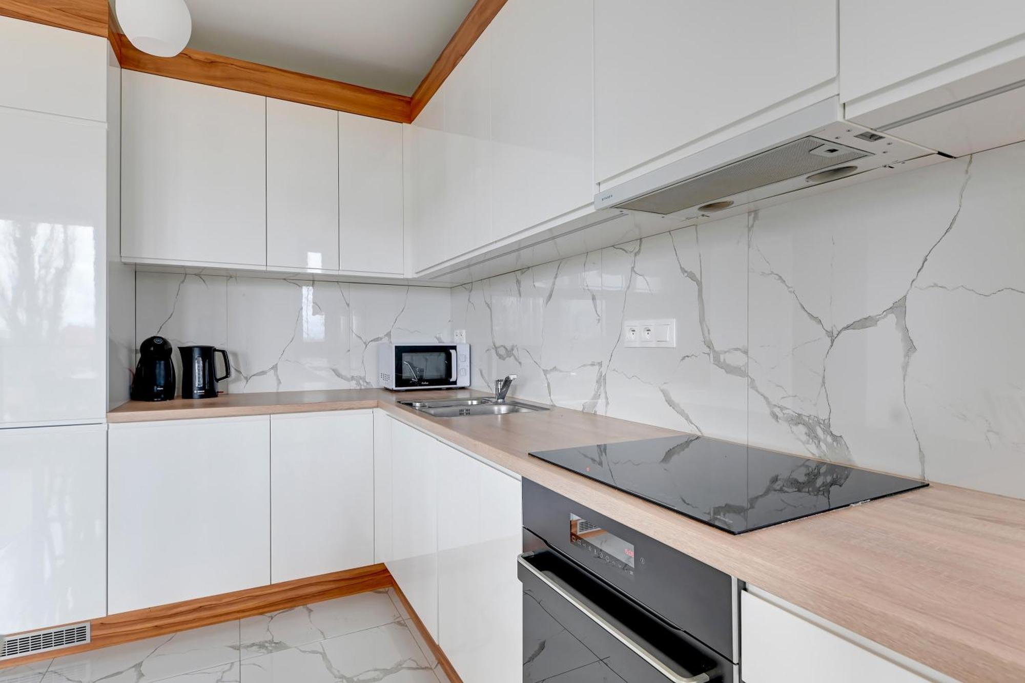 Apartment Front Park By Staywin *