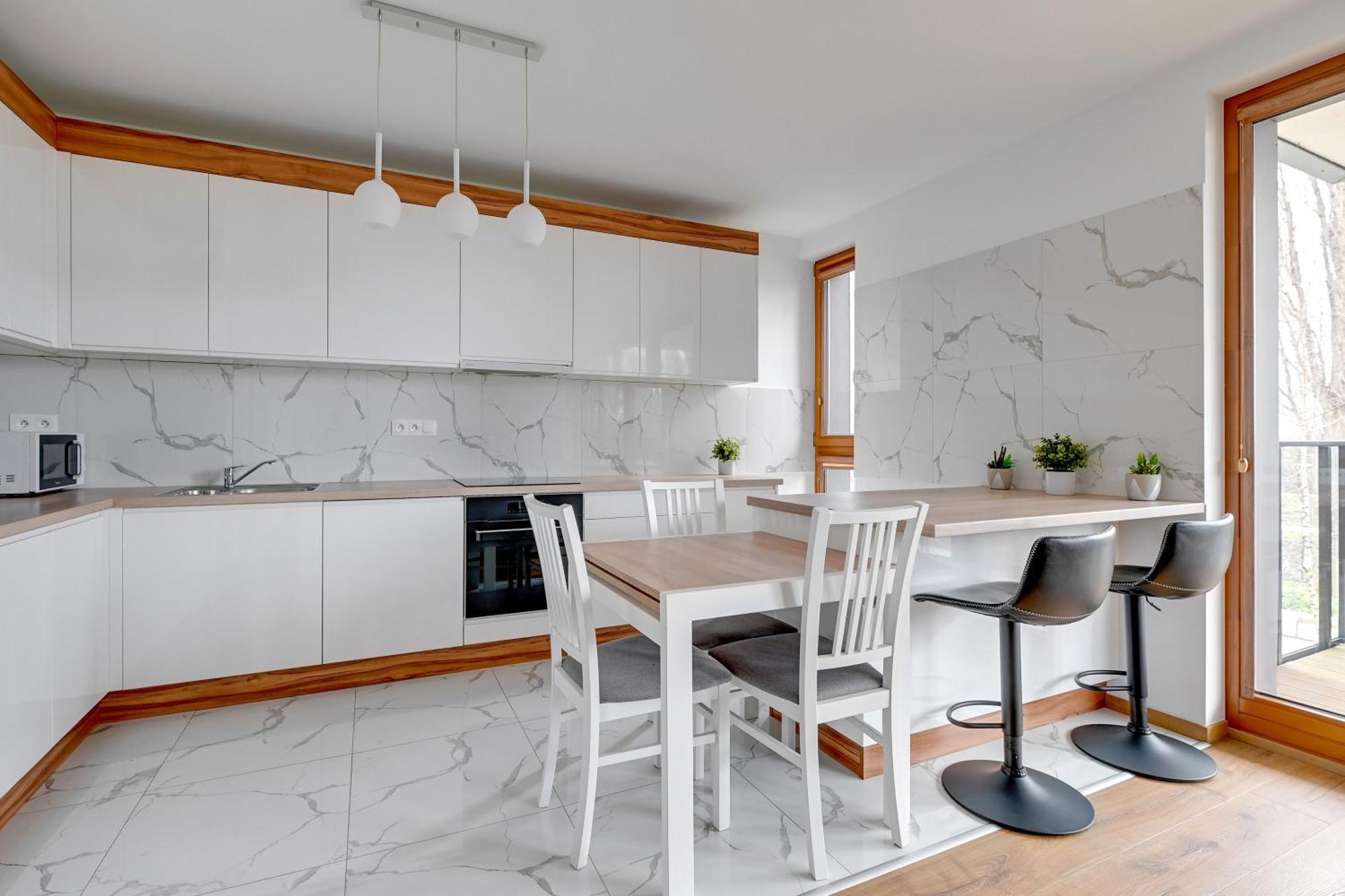 Apartment Front Park By Staywin *