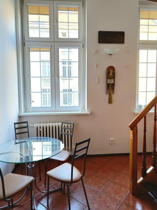 Old Town Mezzanine Apartment *