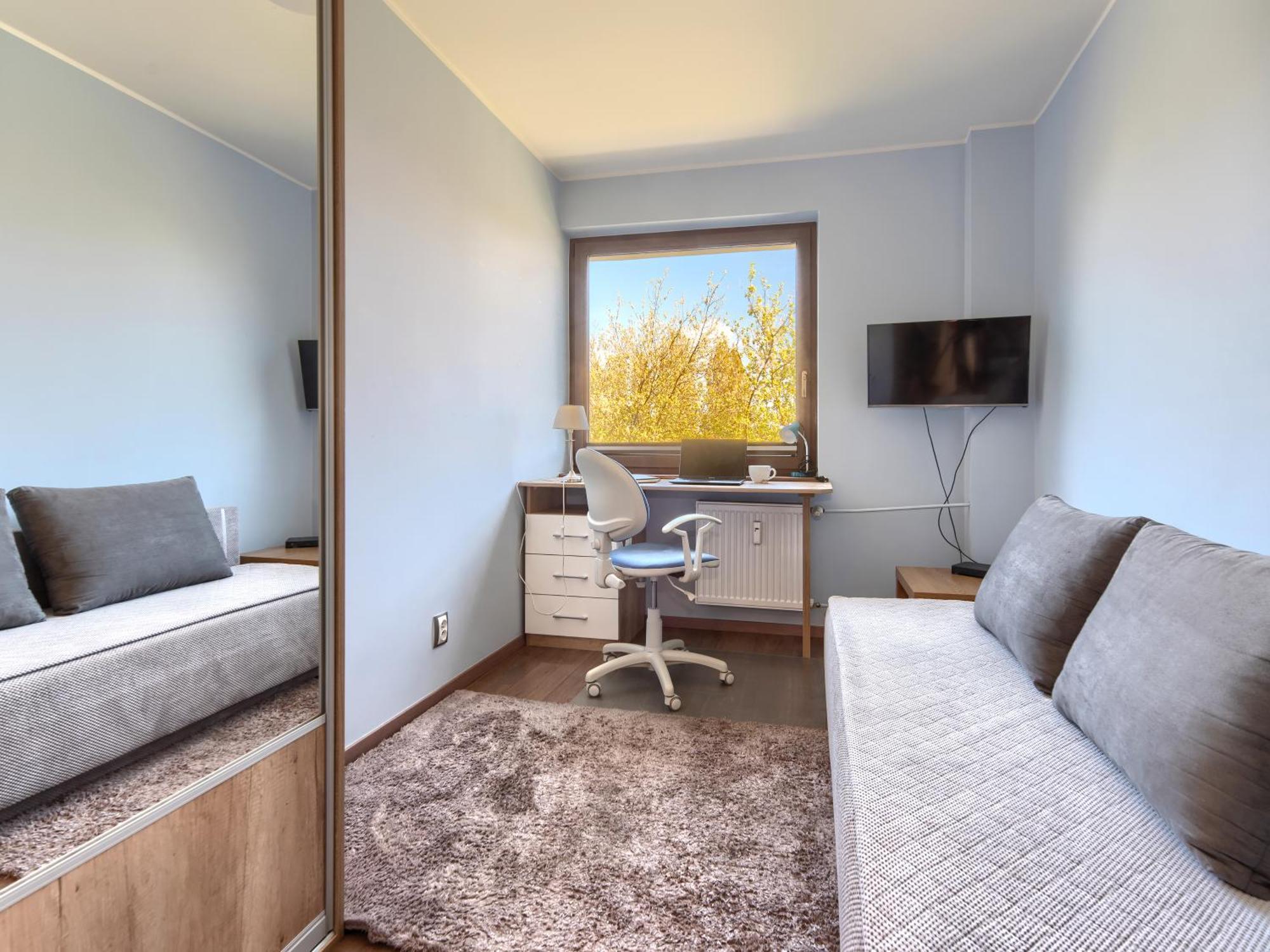 Apartment Business Apt - 50m2, Workspace, Balcony - By Rentujemy