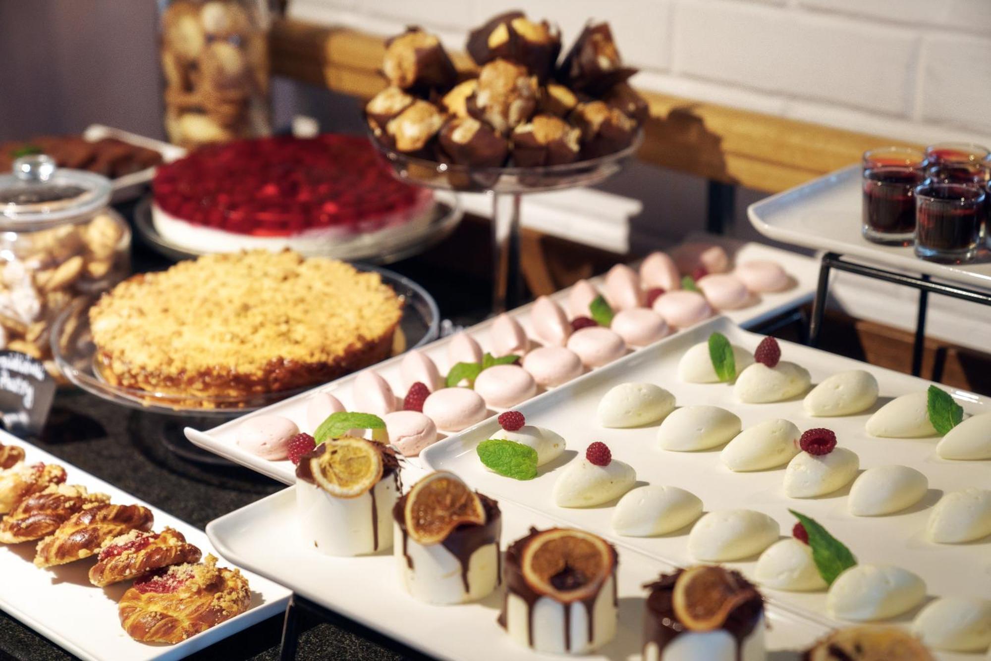 Almond Business & Spa 4*