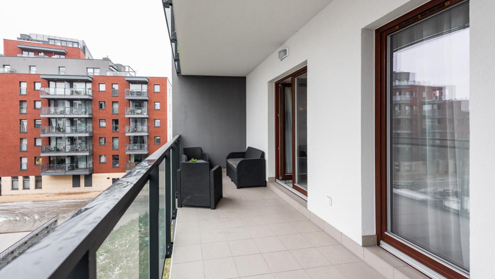 Center Pool & parking Apartment