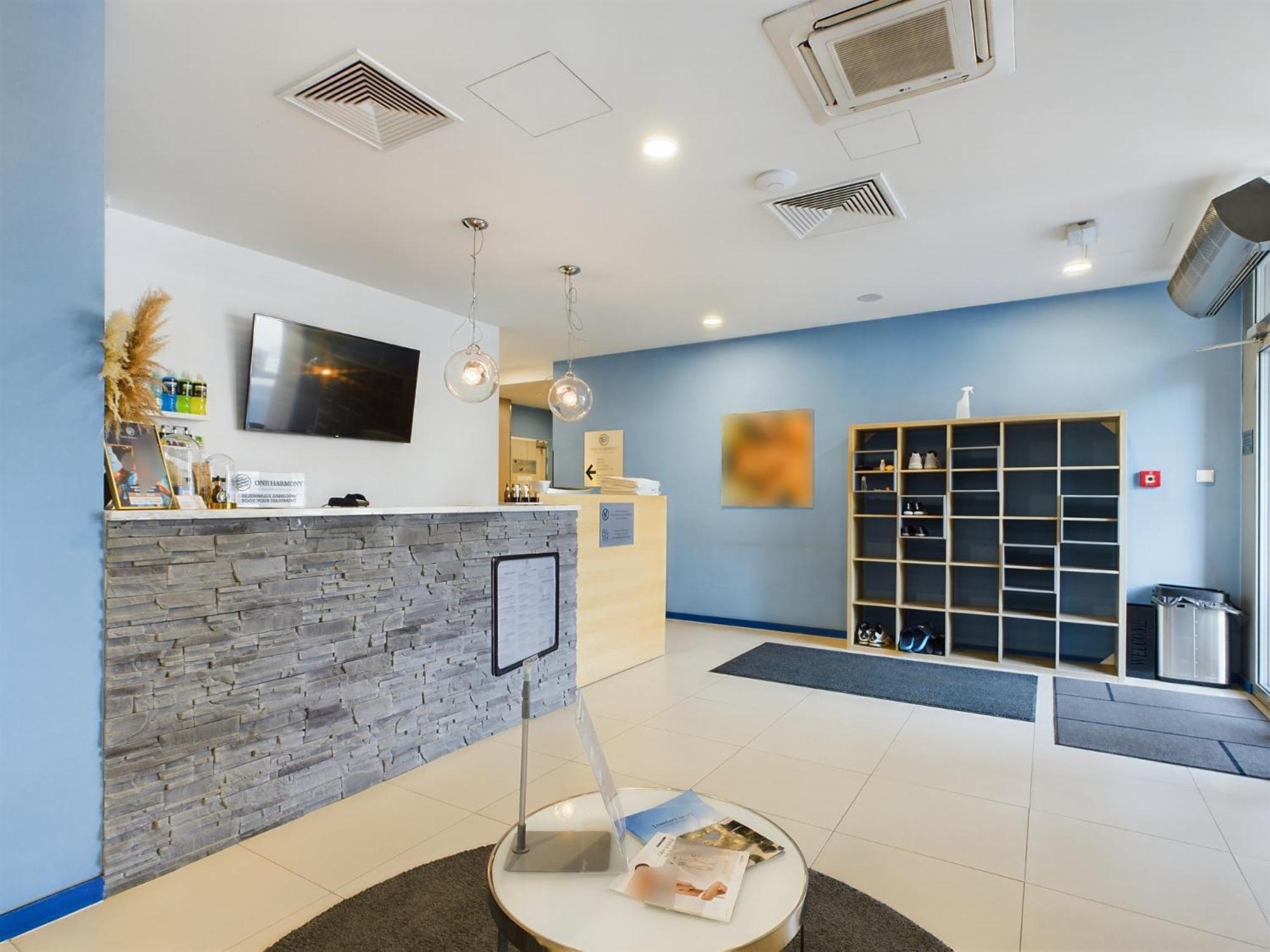 In Center With Balcony, Parking And Air Conditioning By Renters