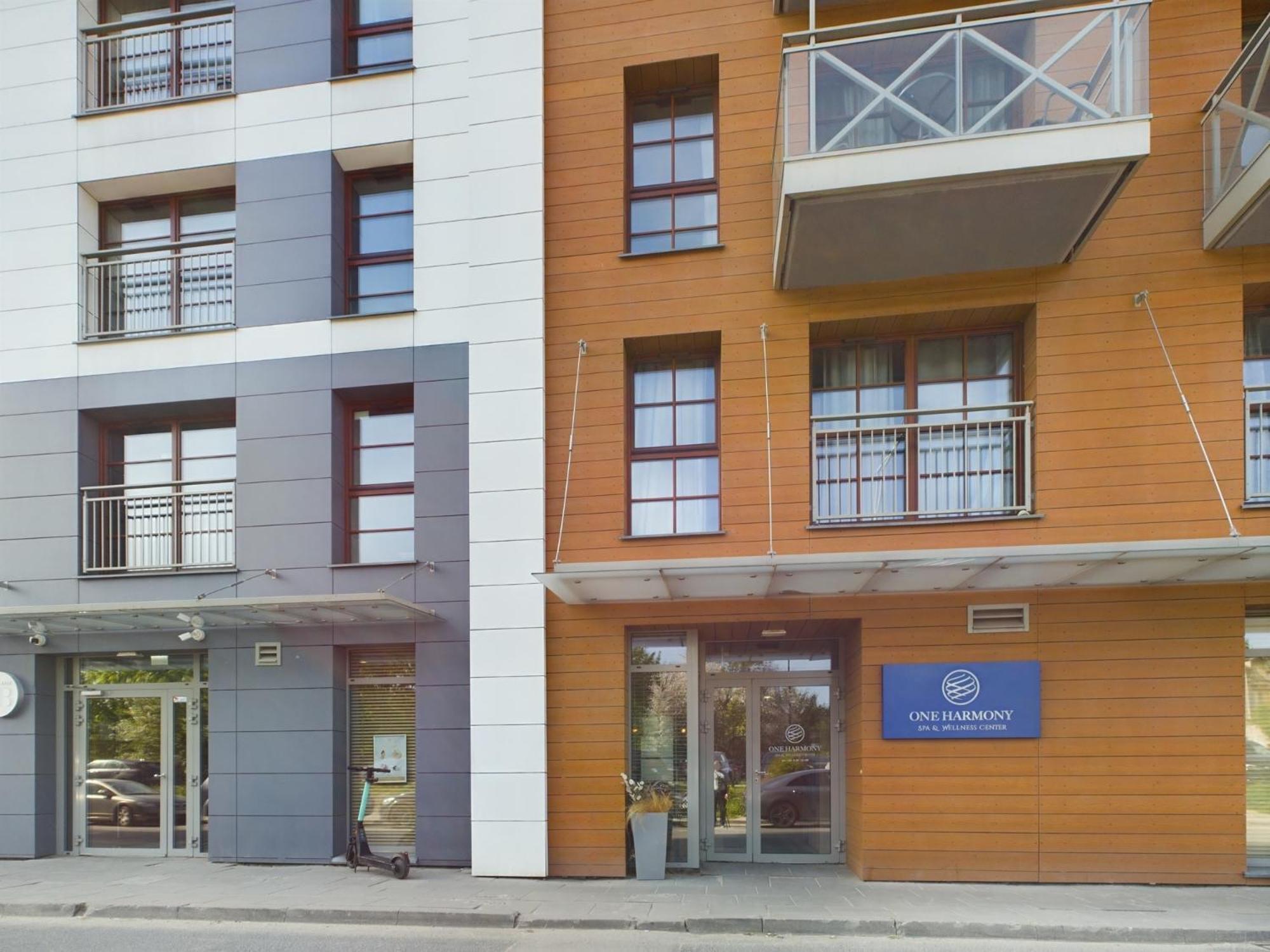 In Center With Balcony, Parking And Air Conditioning By Renters *