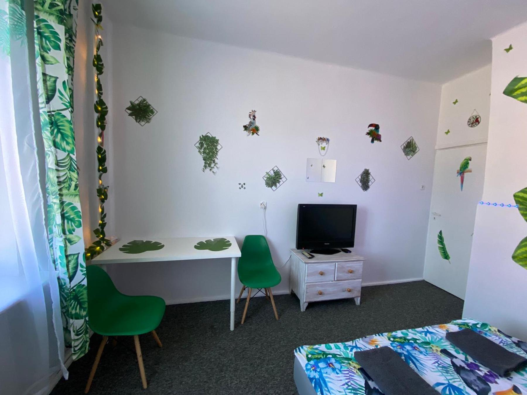 Apartment Jungle *