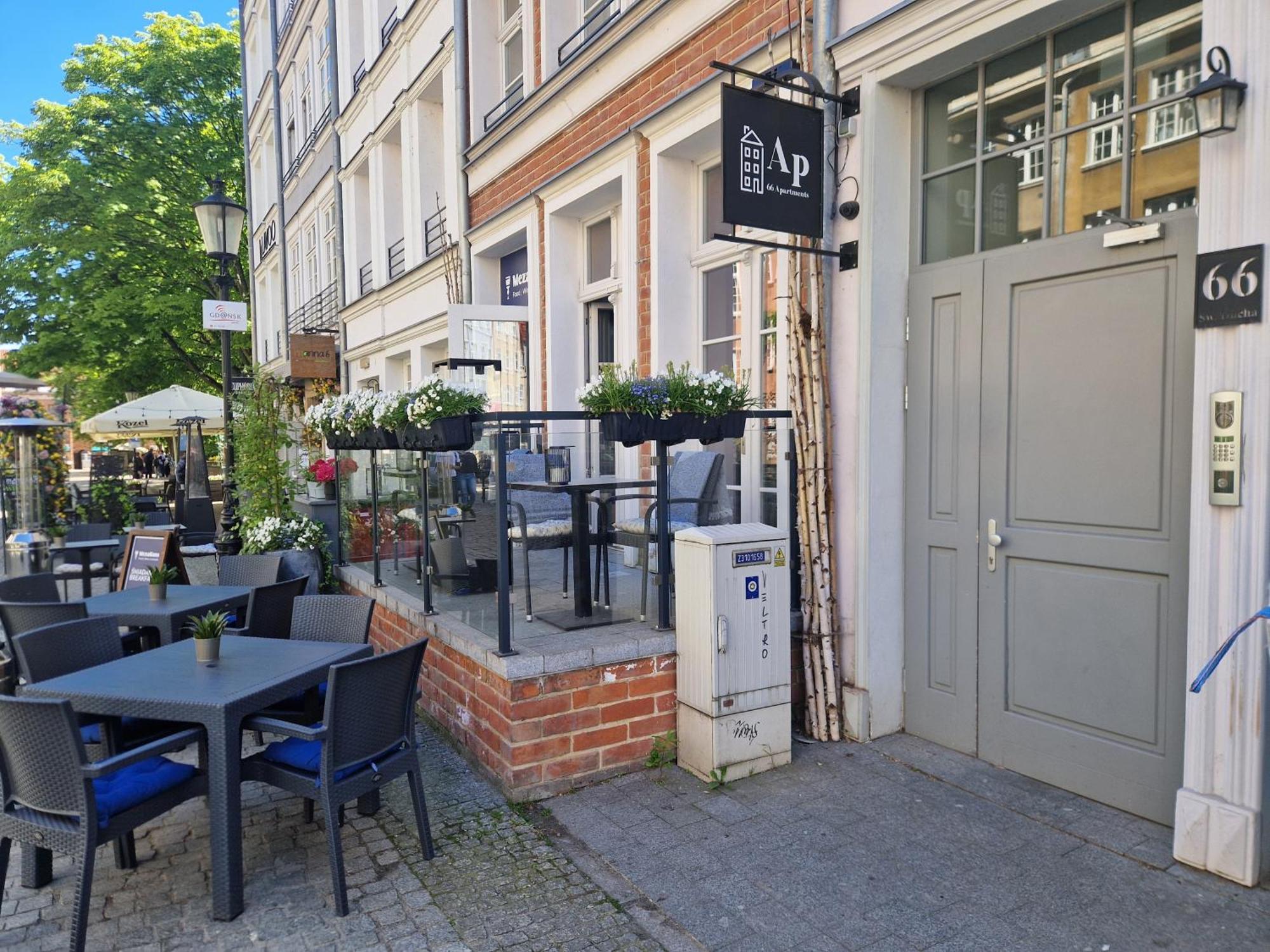 Old Town Apartment *