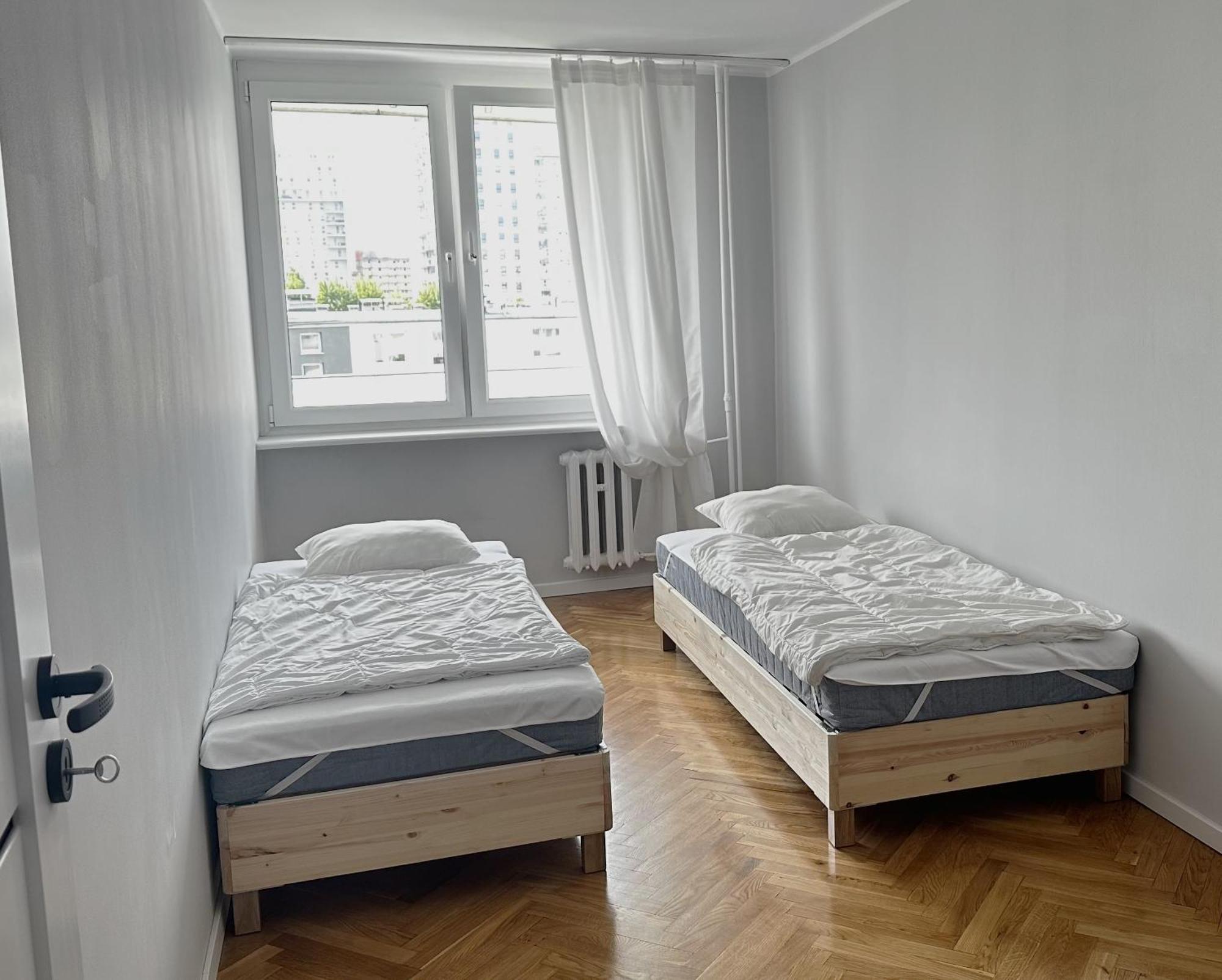 Jagiellonska 10b *