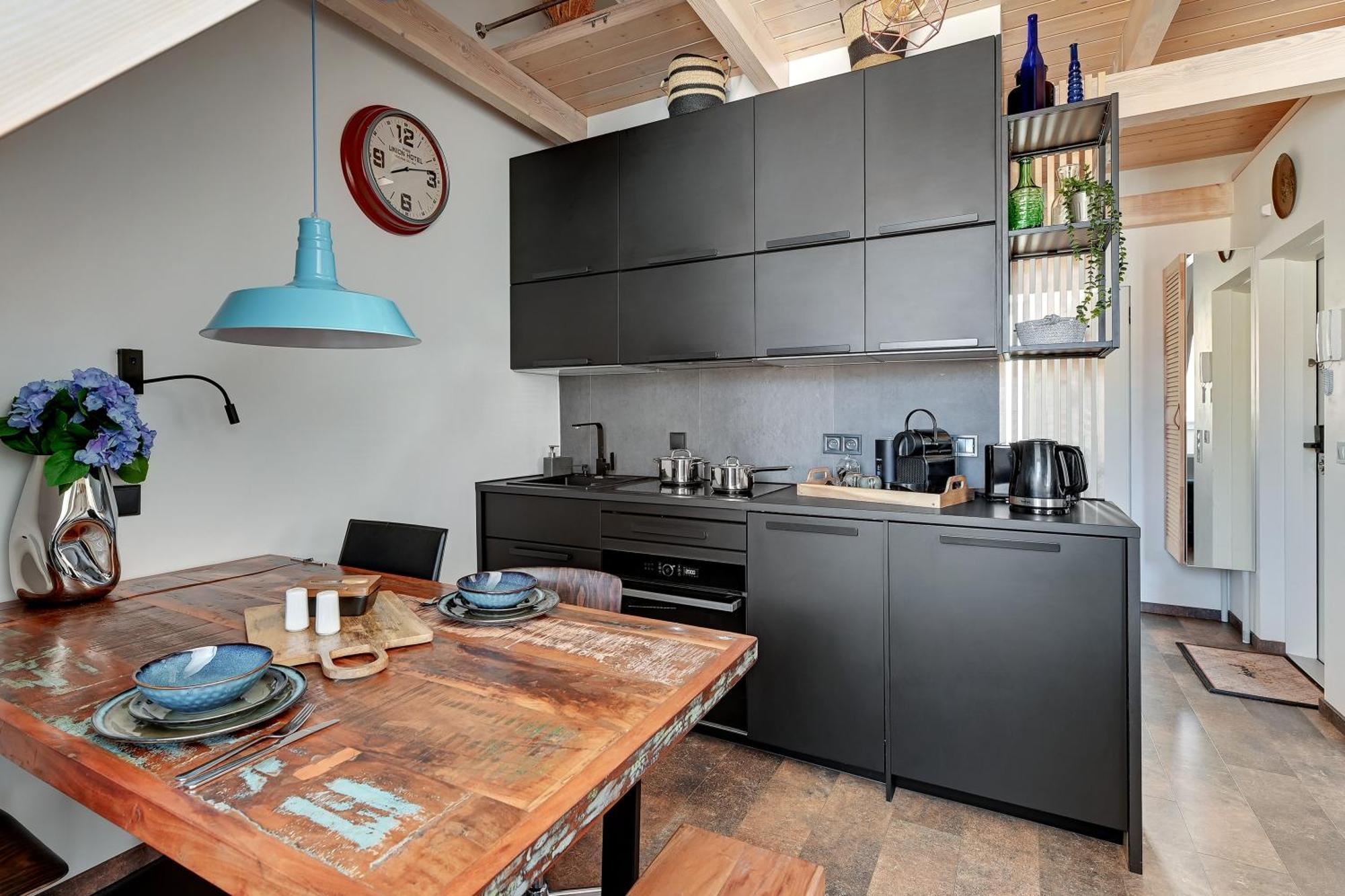 Lion Apartments- Old Town Loft *