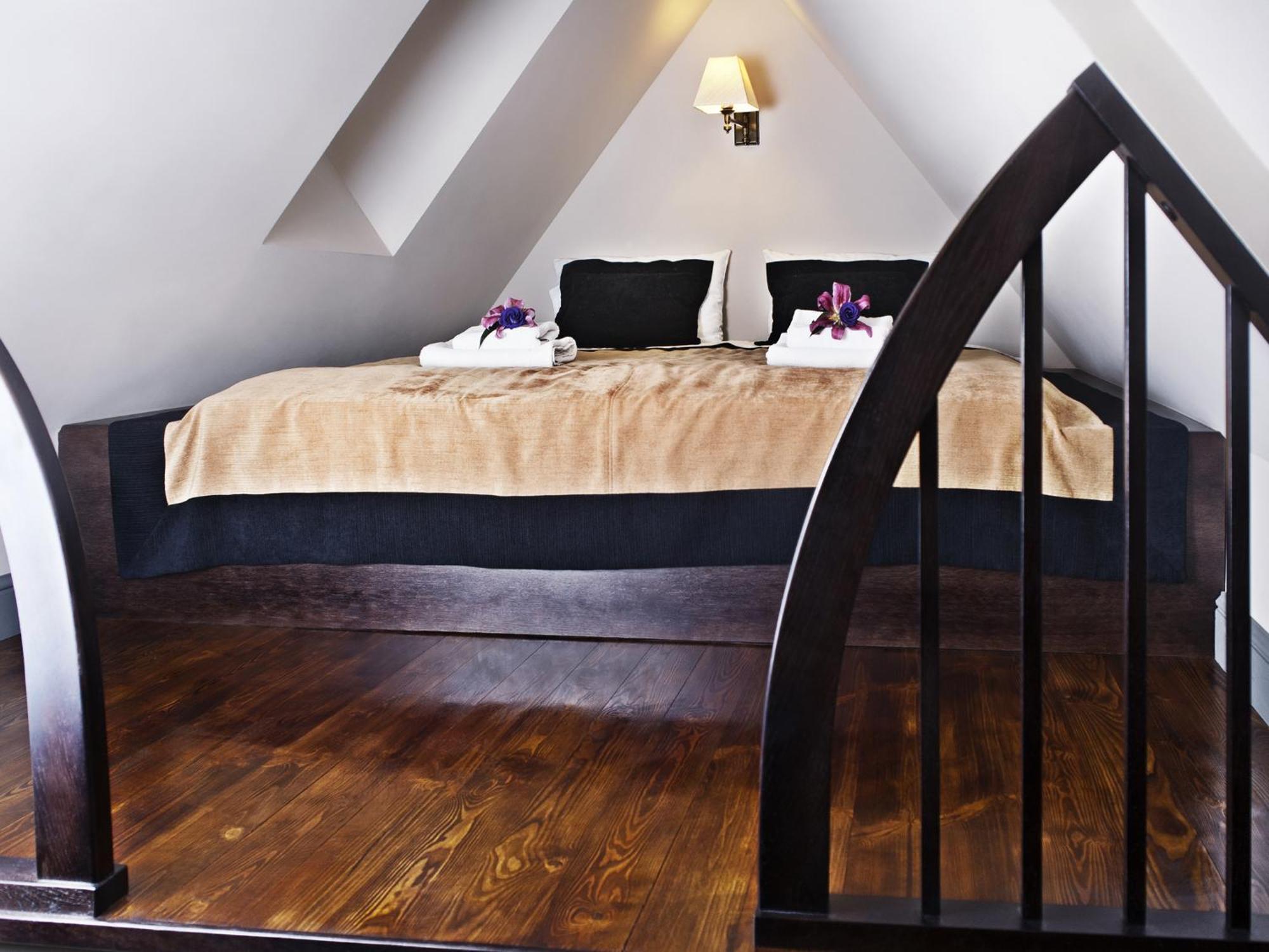 Holland House Old Town Aparthotel 4*