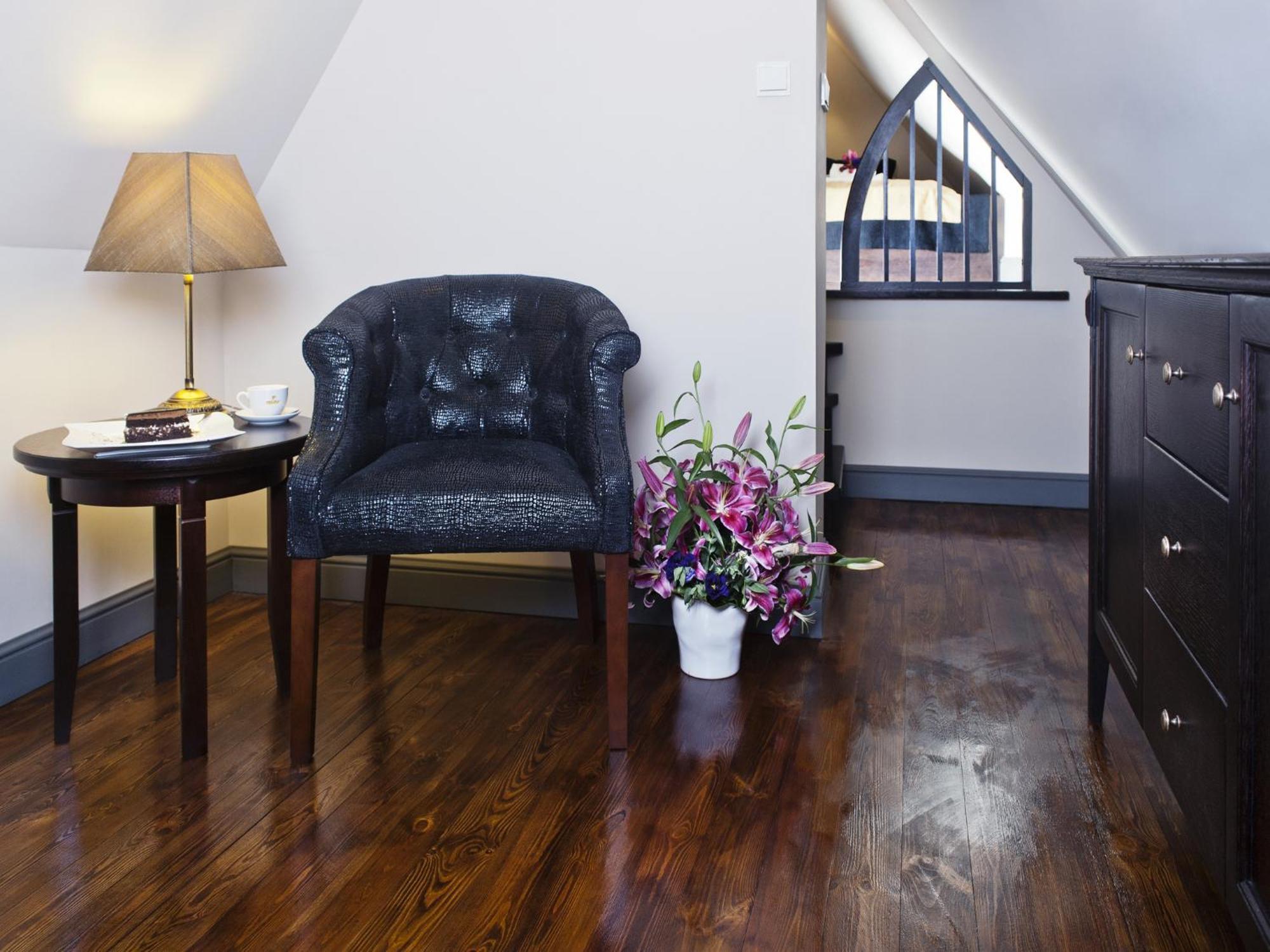 Holland House Old Town 4*