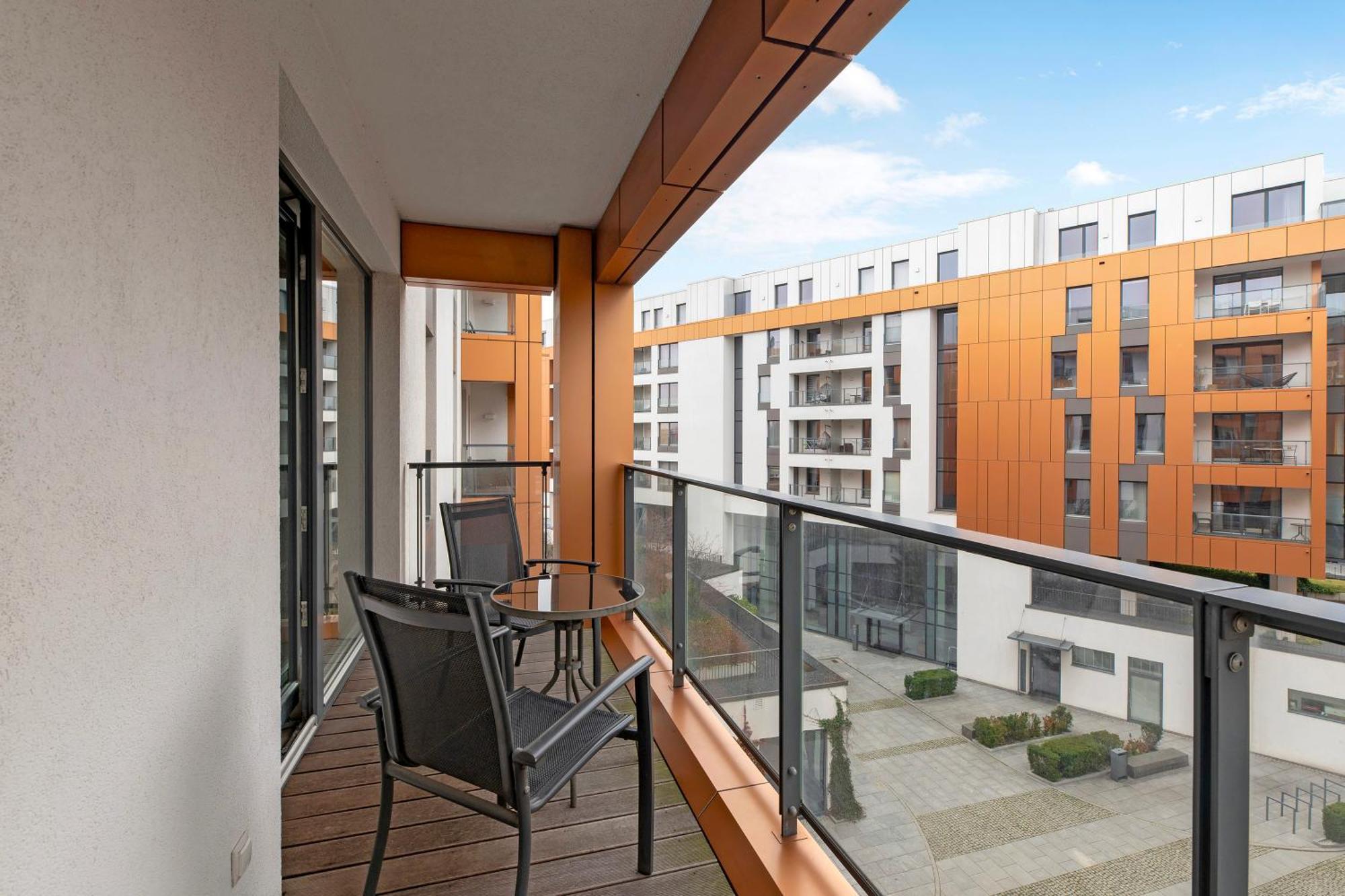 Blue Mandarin Riverside Apartment