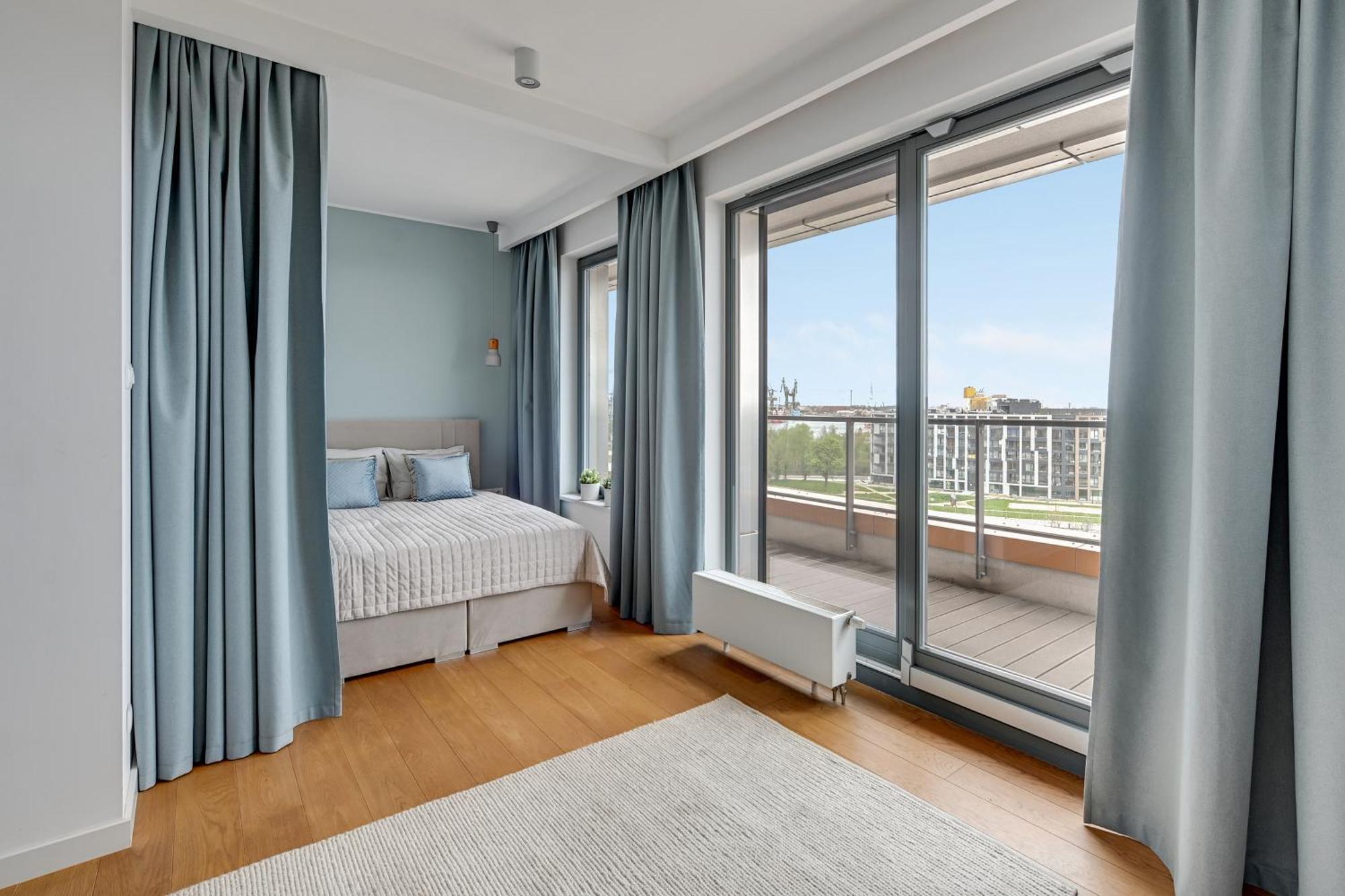Blue Mandarin Riverside Apartment *