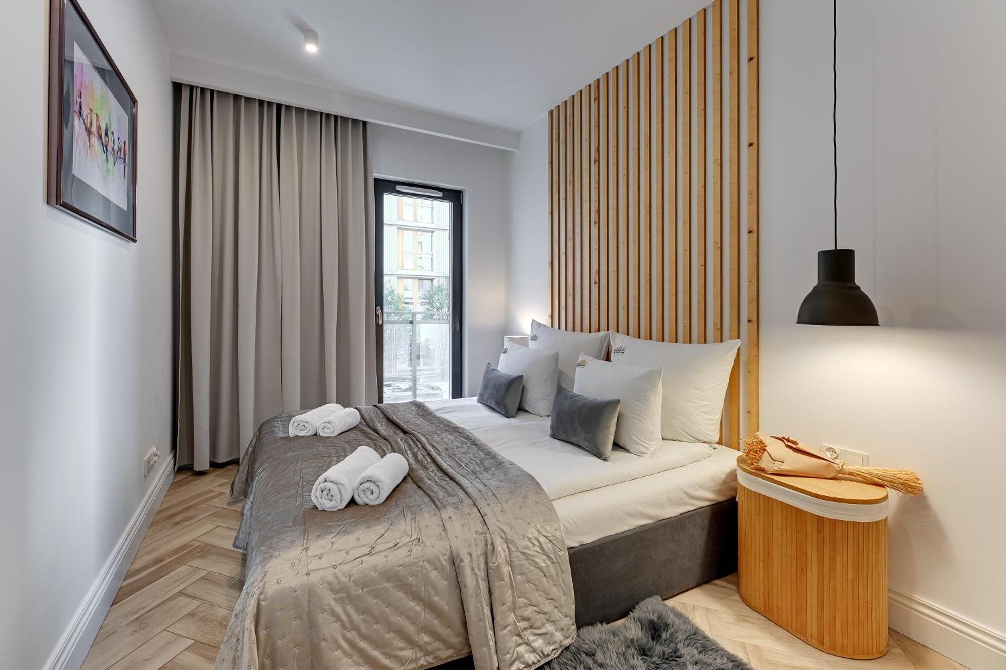 Aura Iii & Free Parking By Downtown Apartment
