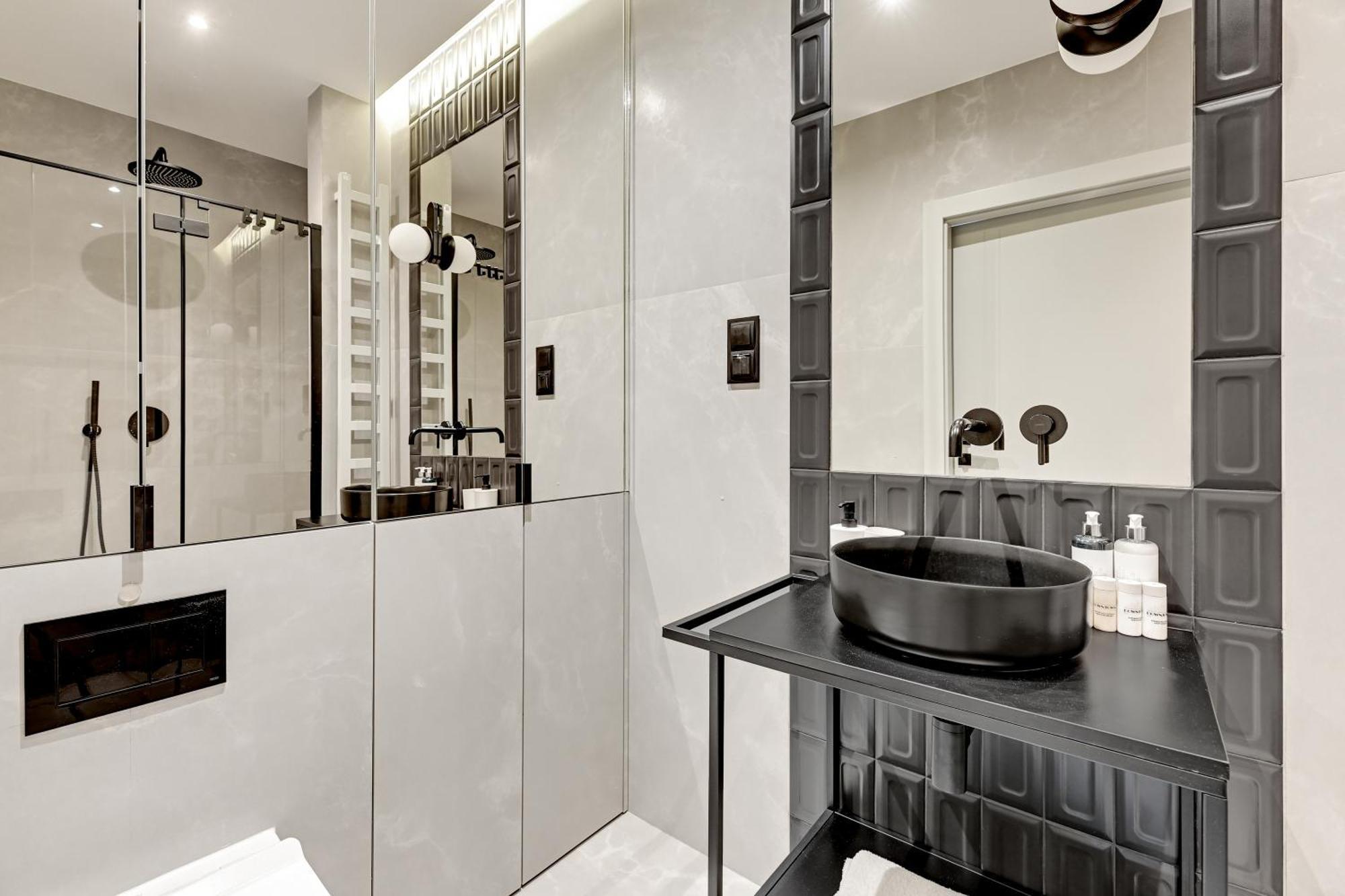 Aura Iii & Free Parking By Downtown Apartment *