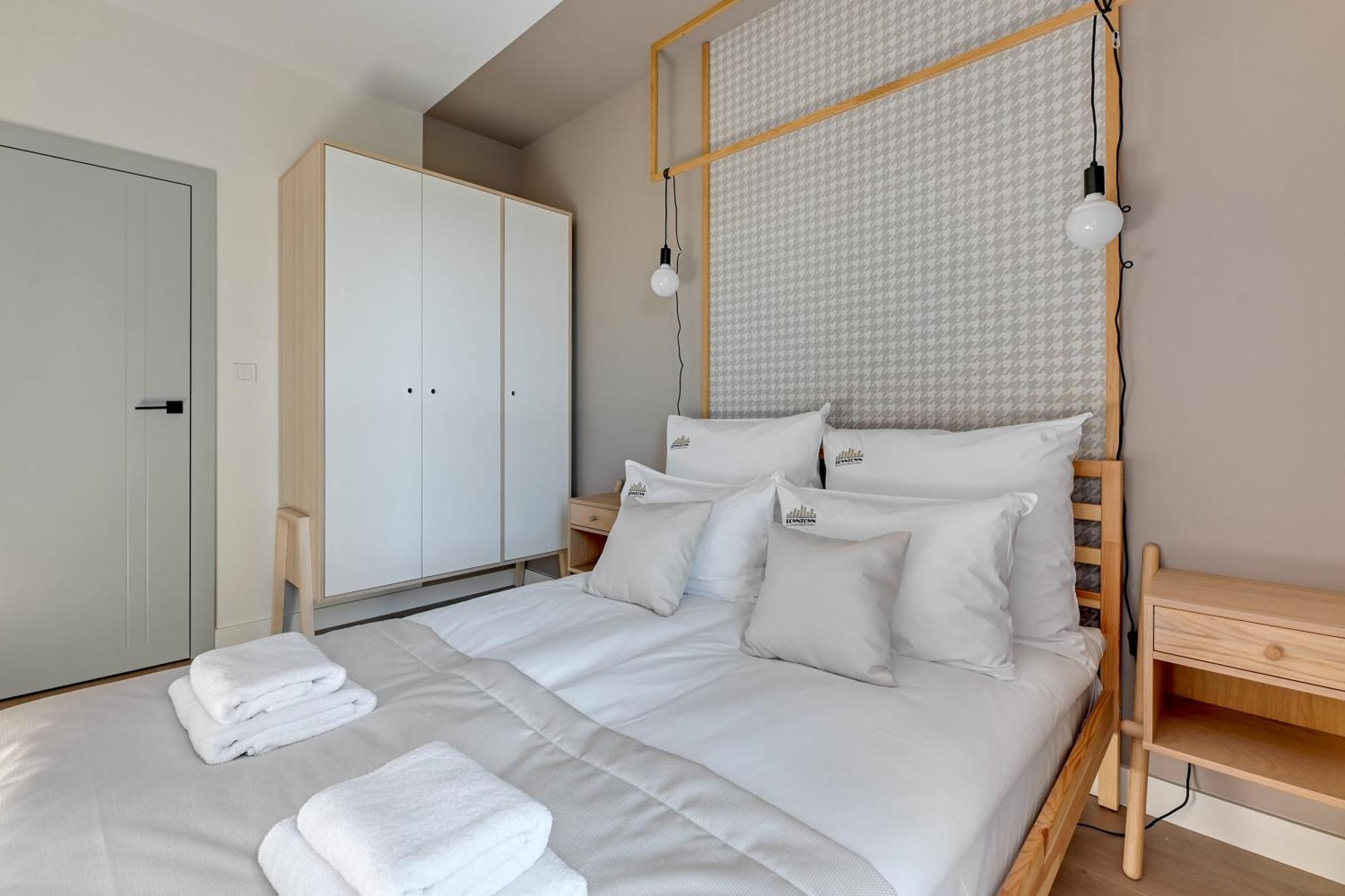 Aura Iii & Free Parking By Downtown Apartment *