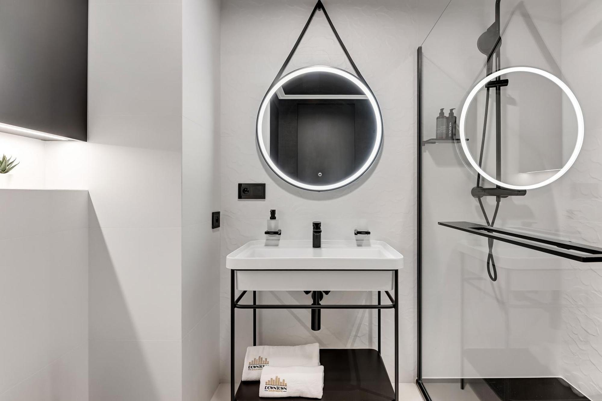 Chlebova - Riverside View Terrace, Free Parking, Gym & Kidsplay By Downtown Lägenhet *