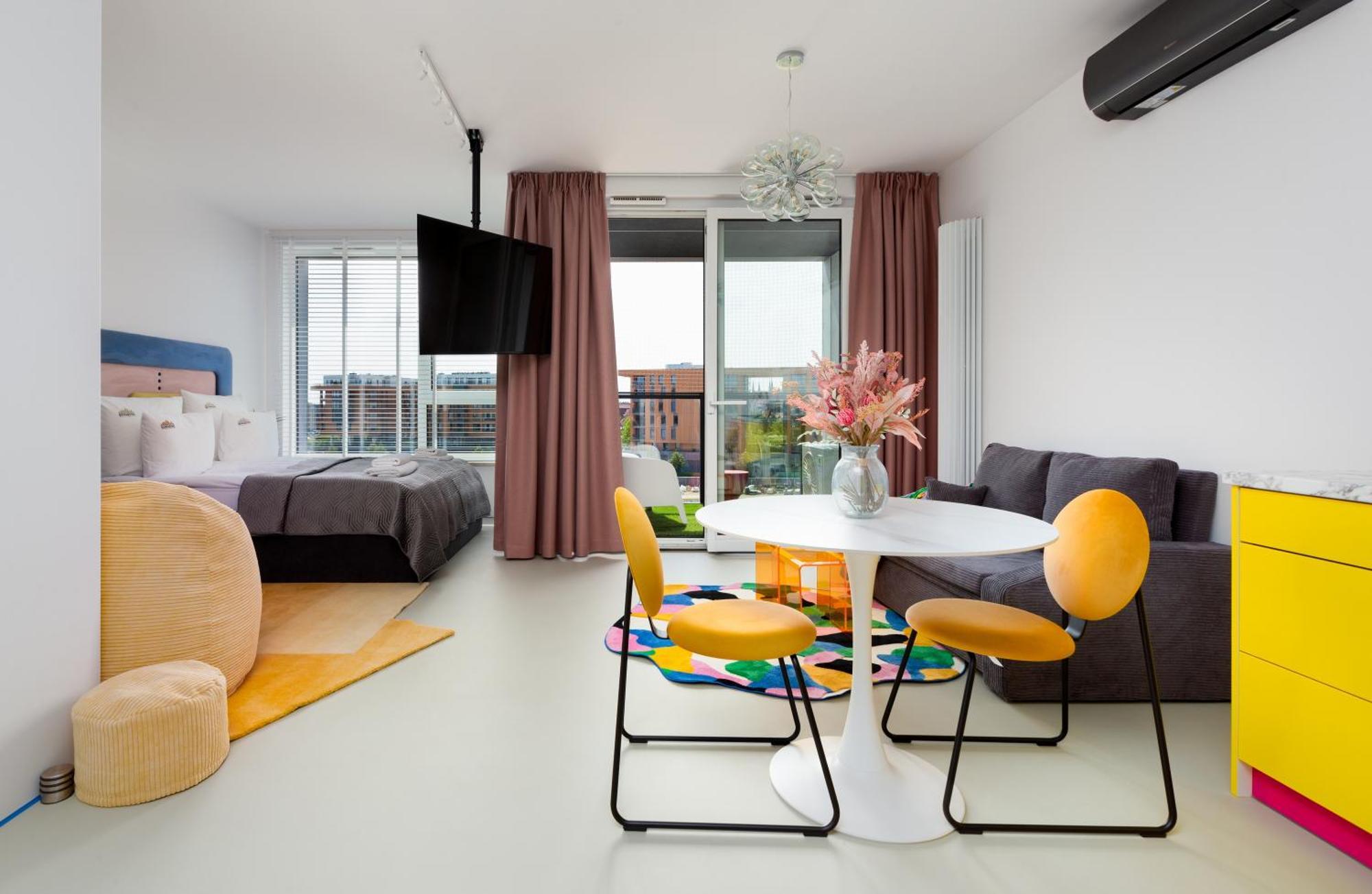 Chlebova - Riverside View Terrace, Free Parking, Gym & Kidsplay By Downtown Lägenhet