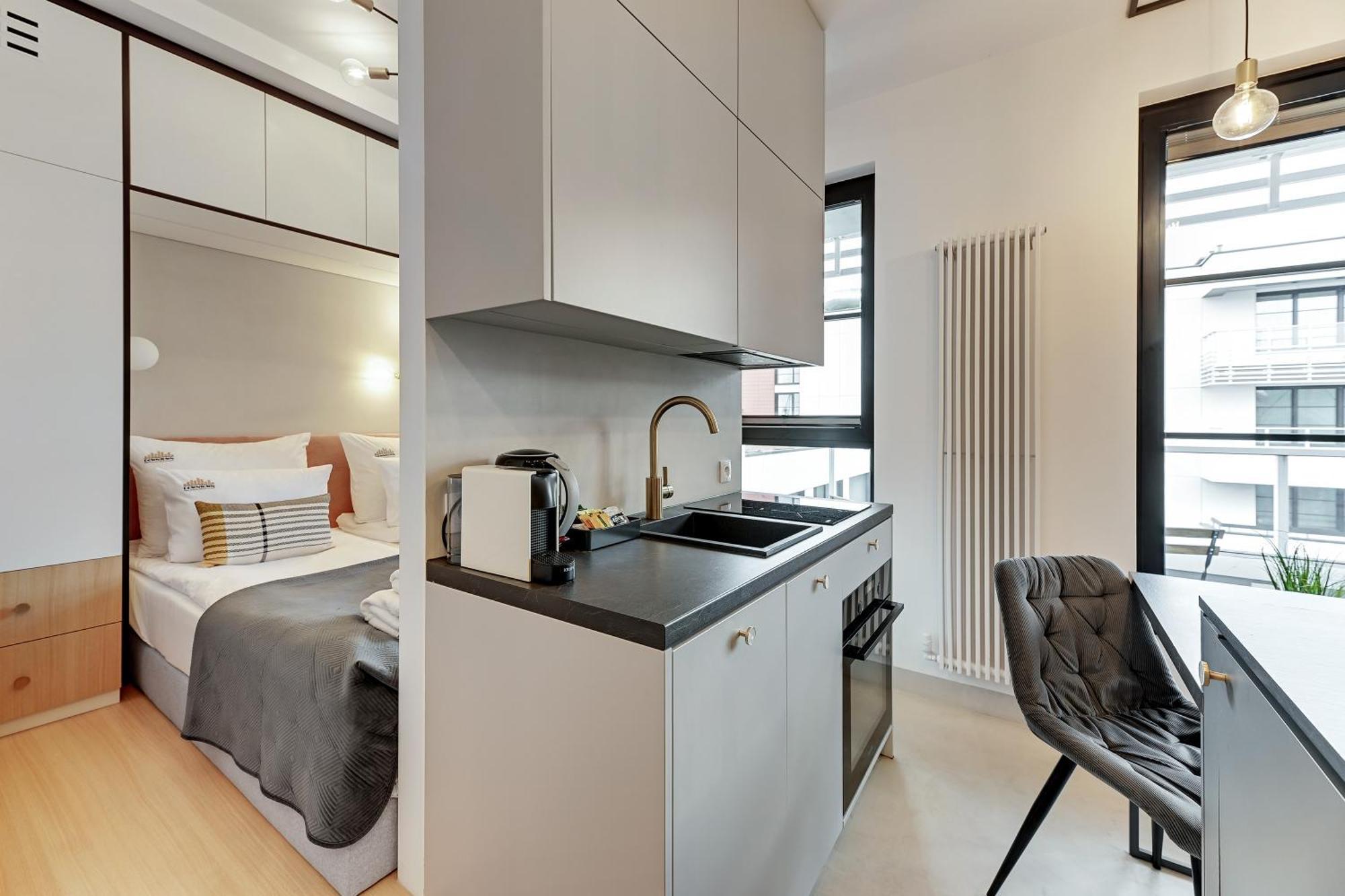 Doki Living - Foodhall & Parking By Downtown Apartment