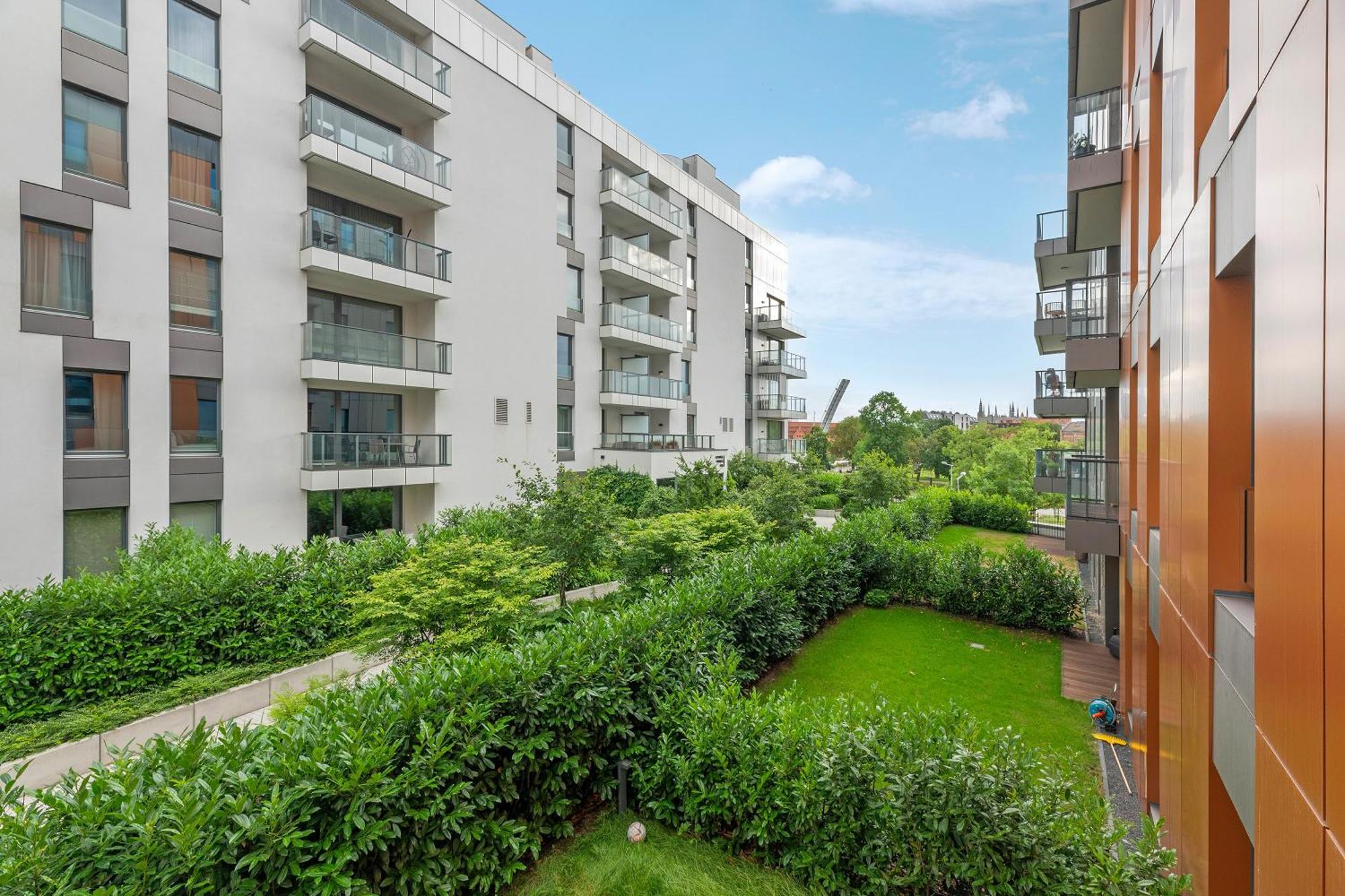 Apartment Blue Mandarin Riverside Premium Sauna & Gym