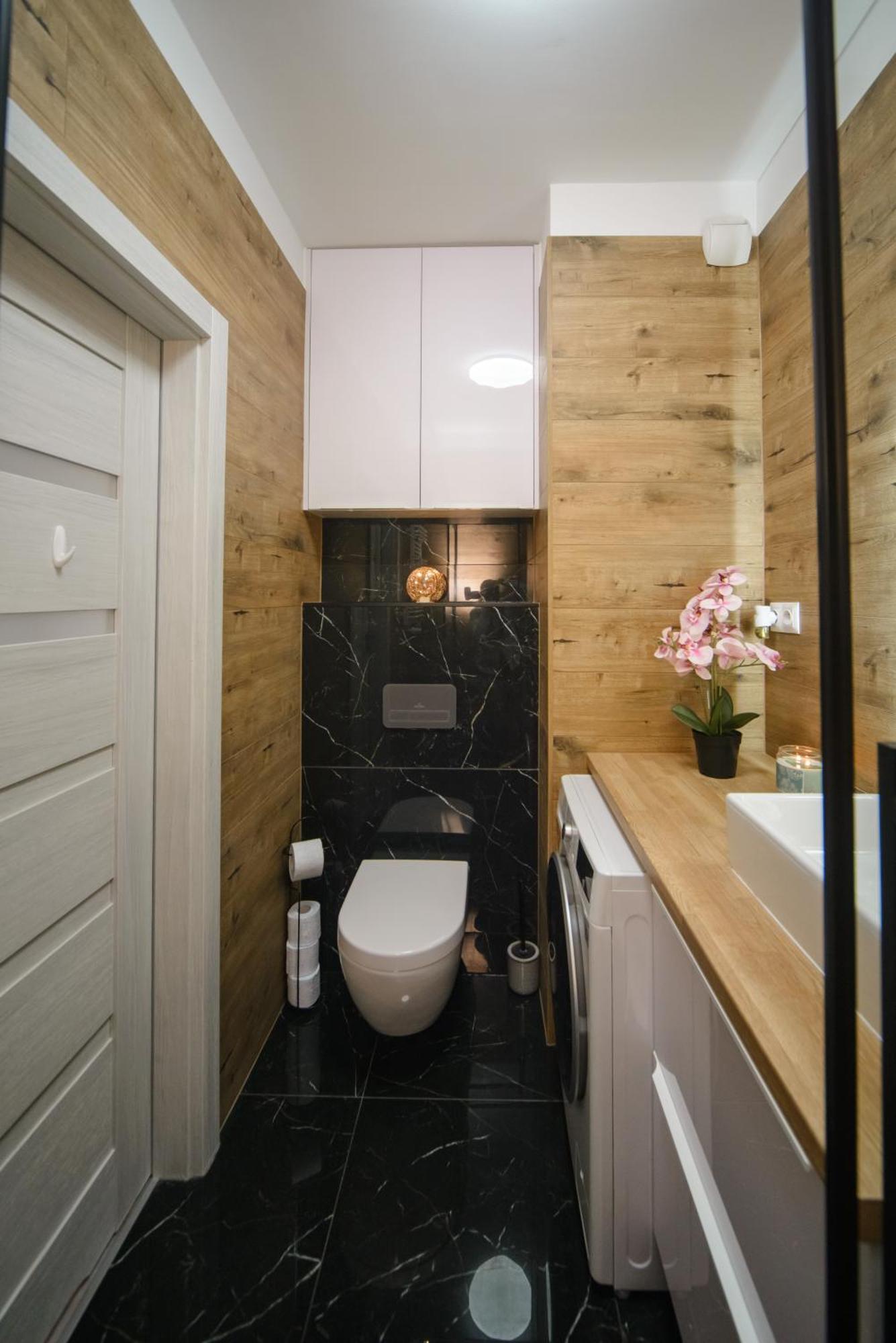 Maya's Flats & 104 - Letnica *