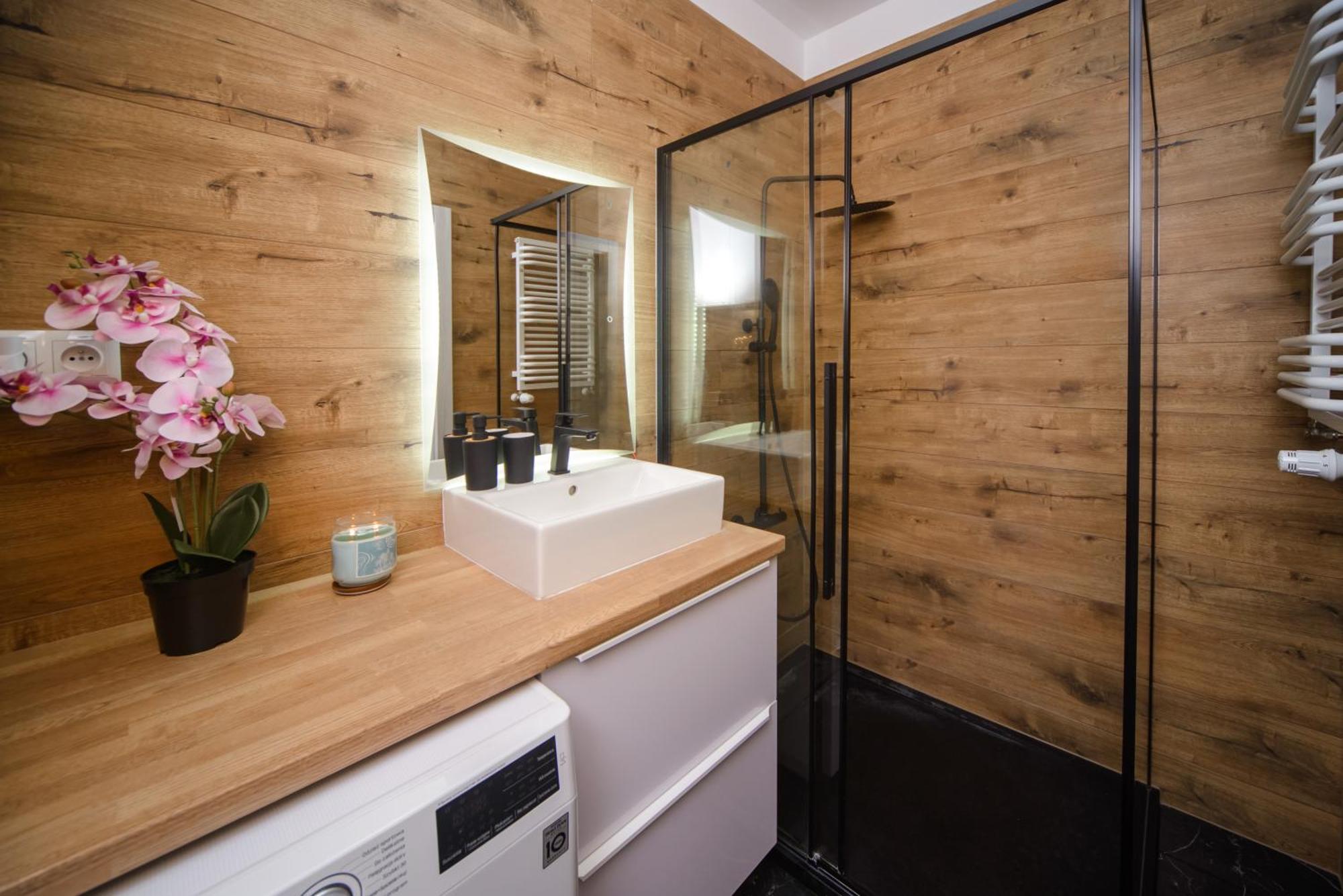 Maya's Flats & 104 - Letnica