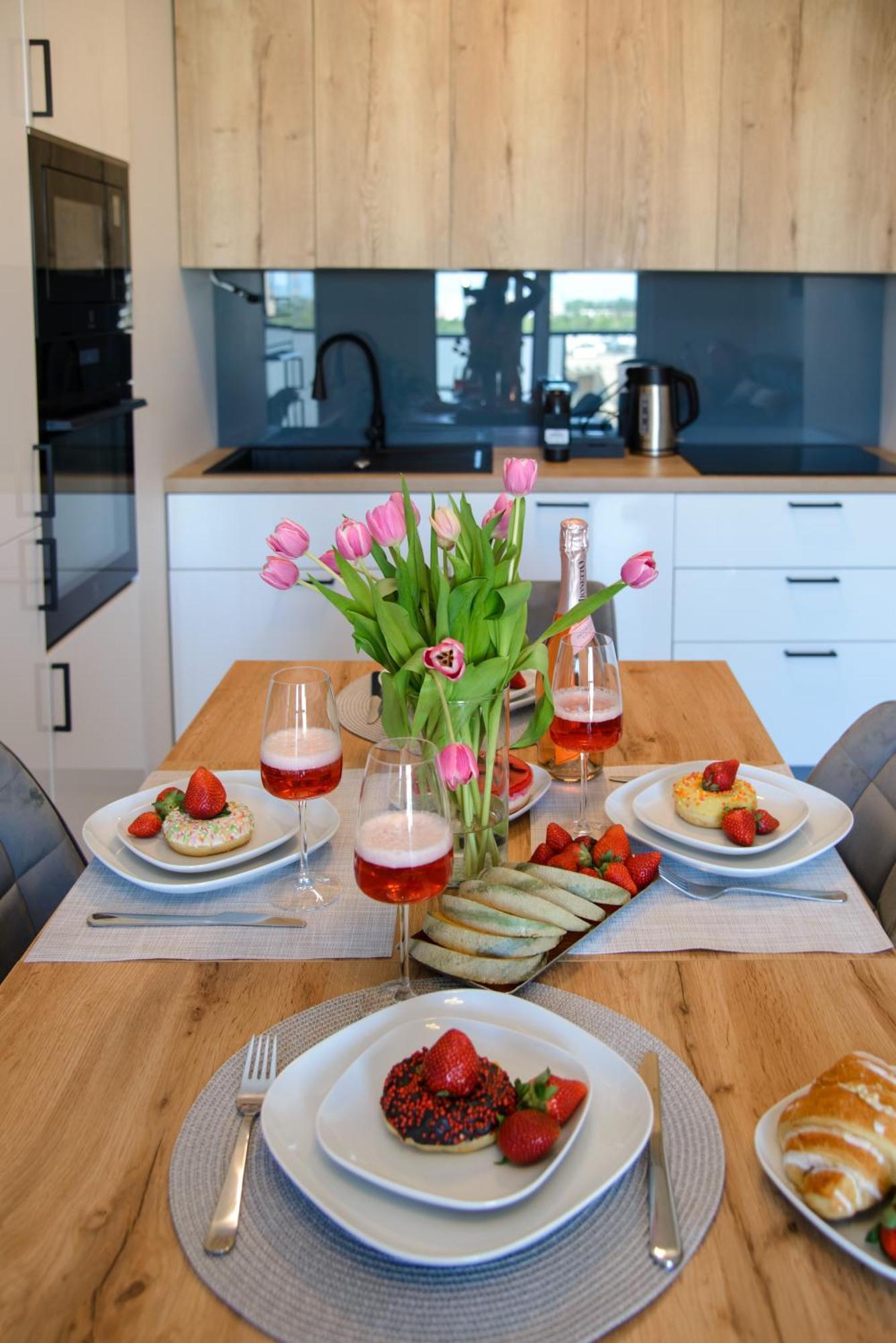 Maya's Flats & 104 - Letnica Apartment *