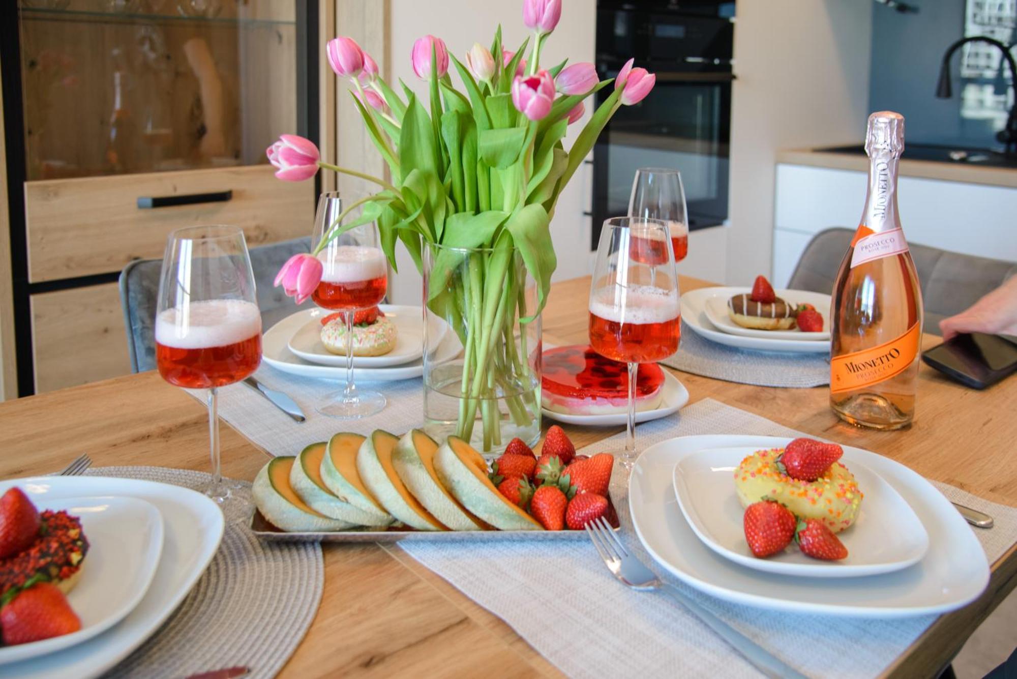 Maya's Flats & 104 - Letnica *