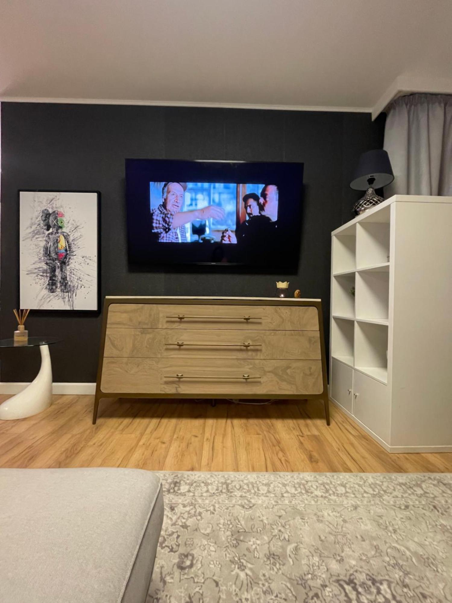 Leo Apartment