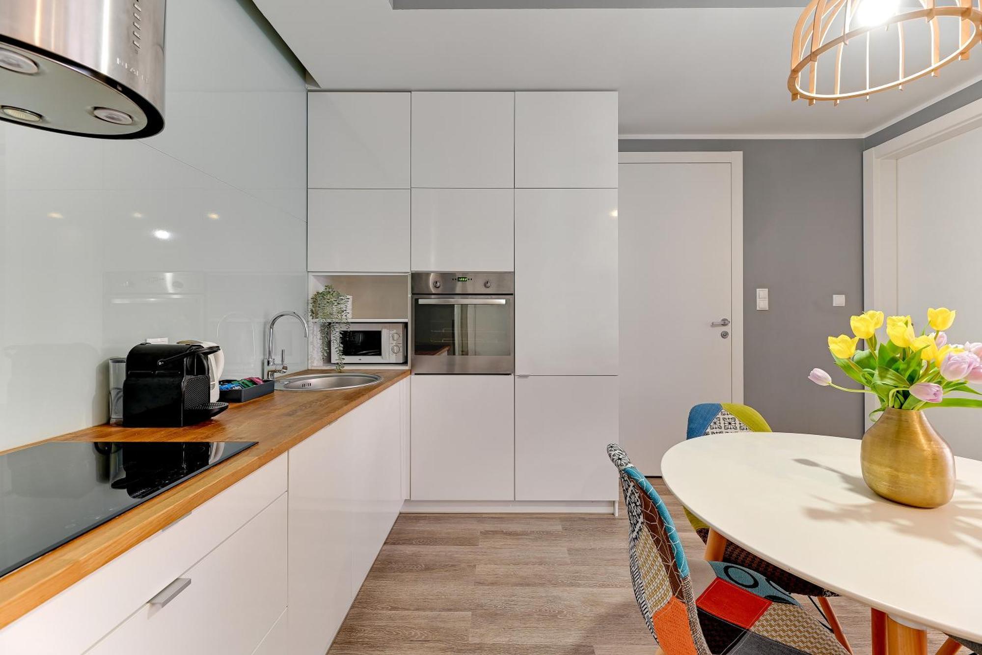 Aura - Riverside & Parking By Downtown Apartment