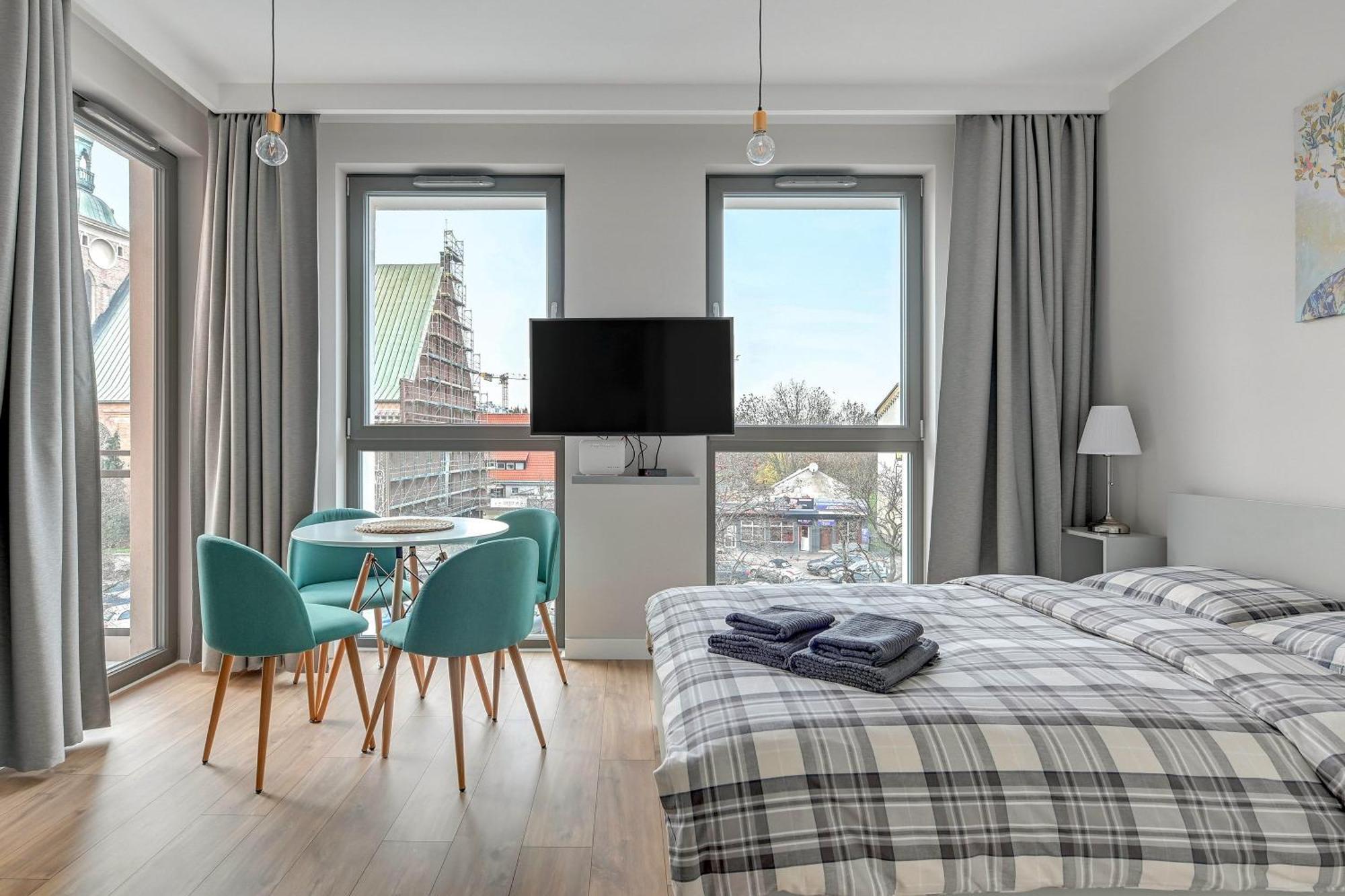 Blue Mandarin Garden Gates Apartment Gdansk
