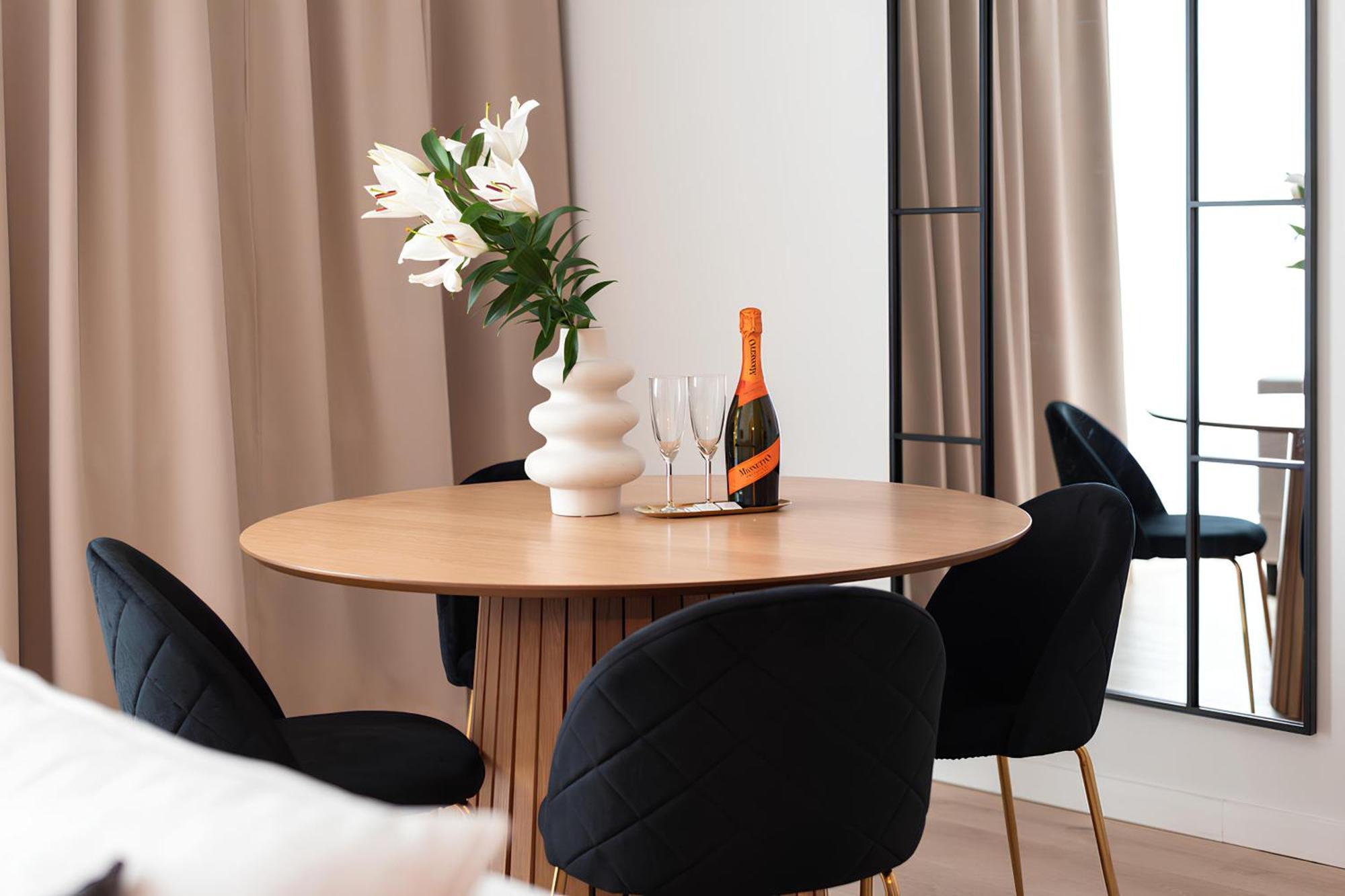 Flatbook - Center Granaria I Apartment