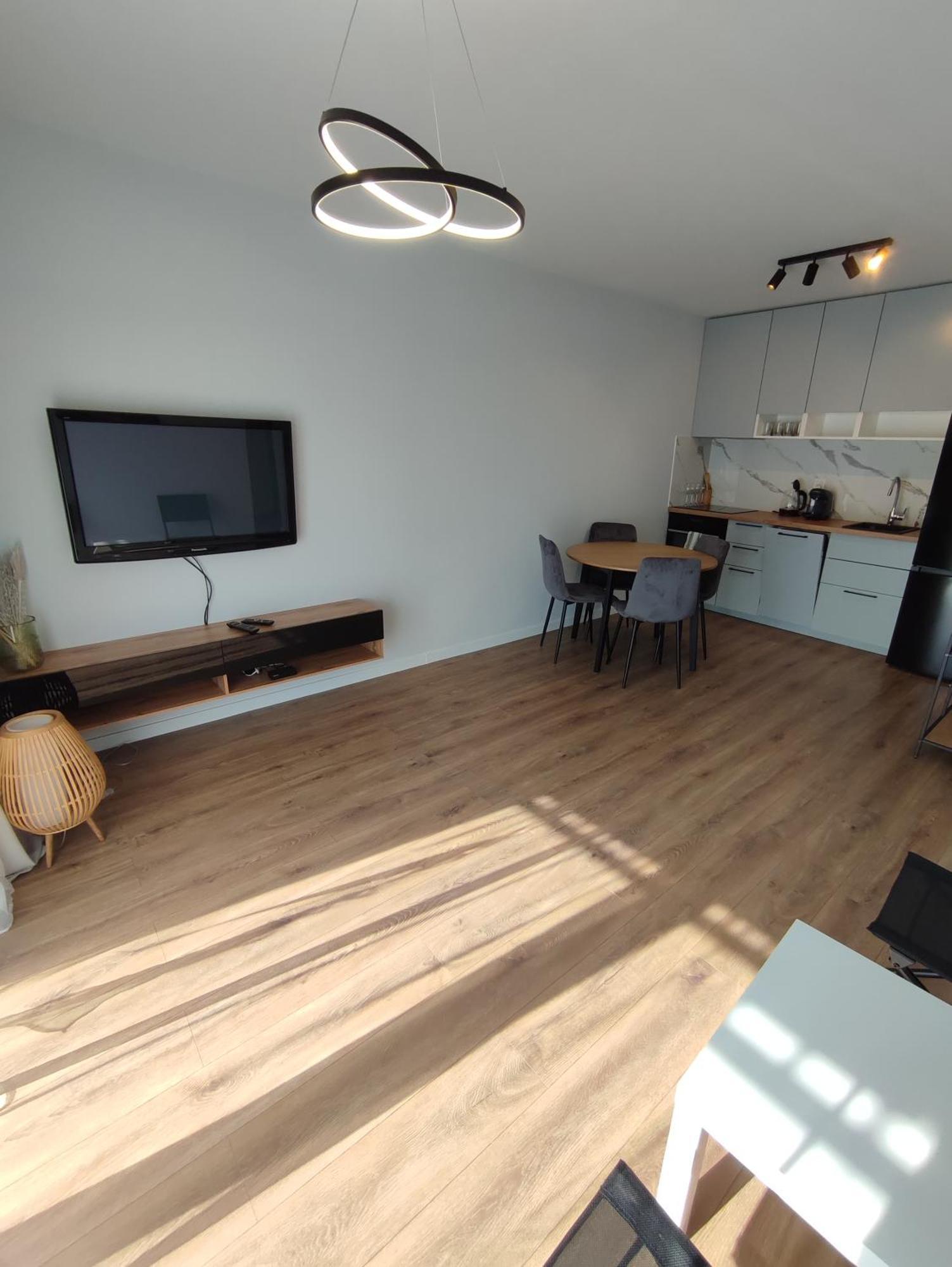 More Love - 8 Min Autem Ikea, 10 Min Autem Majaland