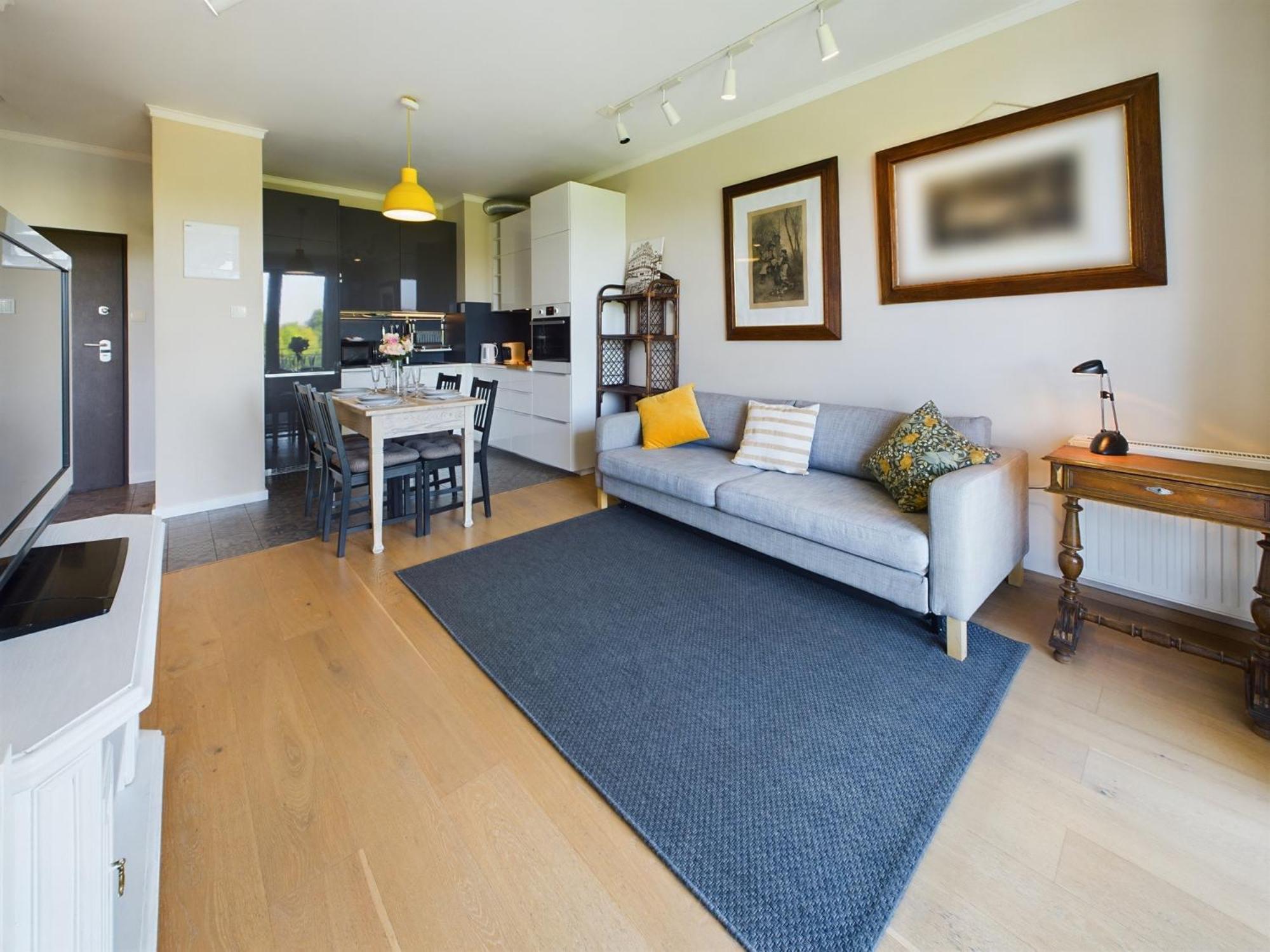 Sloneczny Apartament Czeslawa Milosza Z Parkingiem By Renters Gdansk