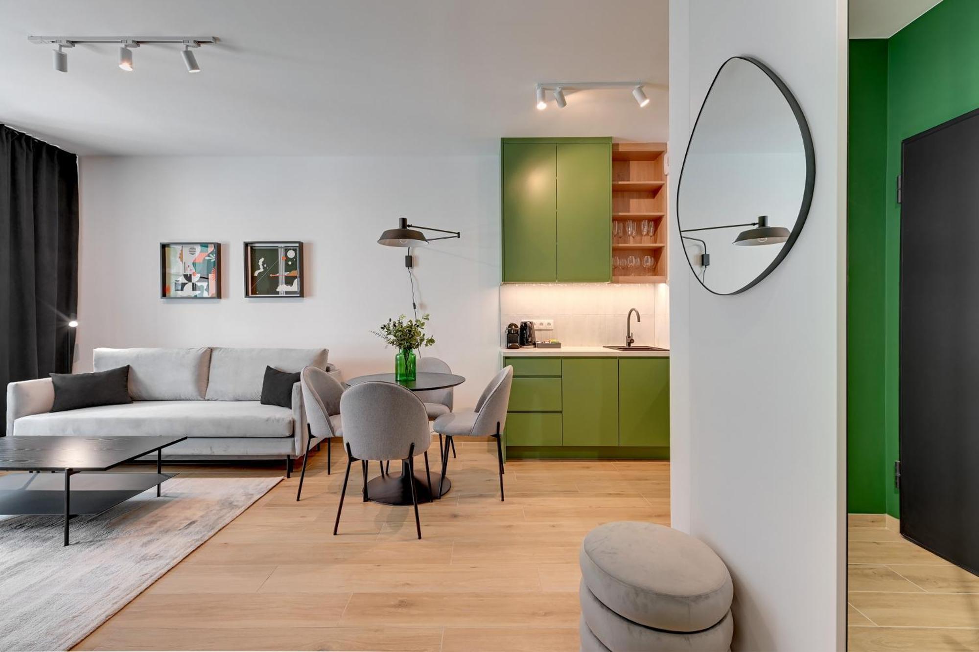 Doki Living - Foodhall & Parking By Downtown Gdansk
