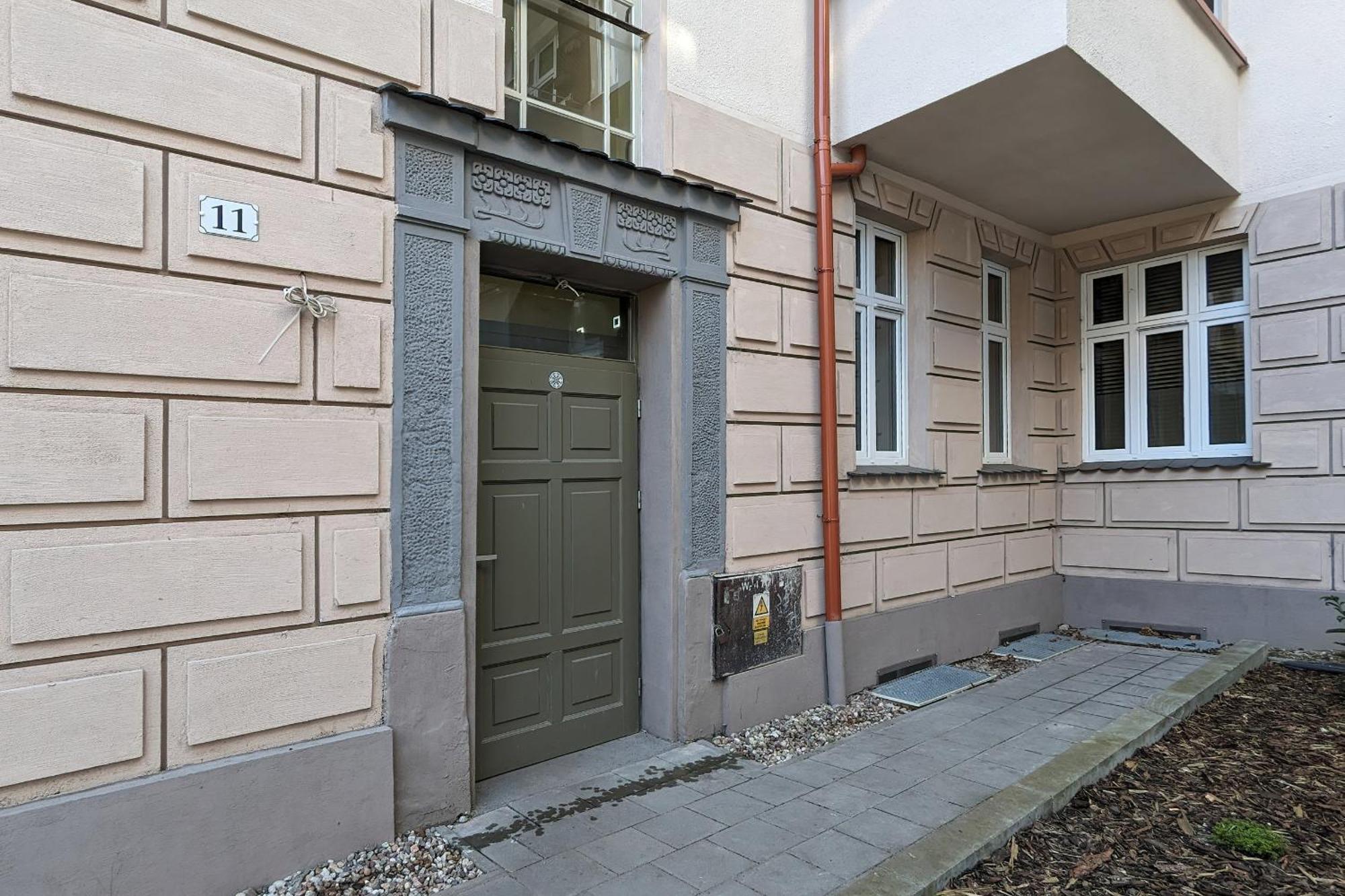 Cosy Near The Old Town By Renters Apartment